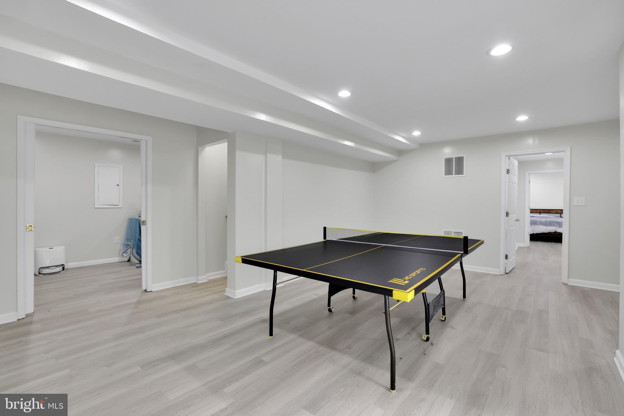 ASHBURN VILLAGE - Residential