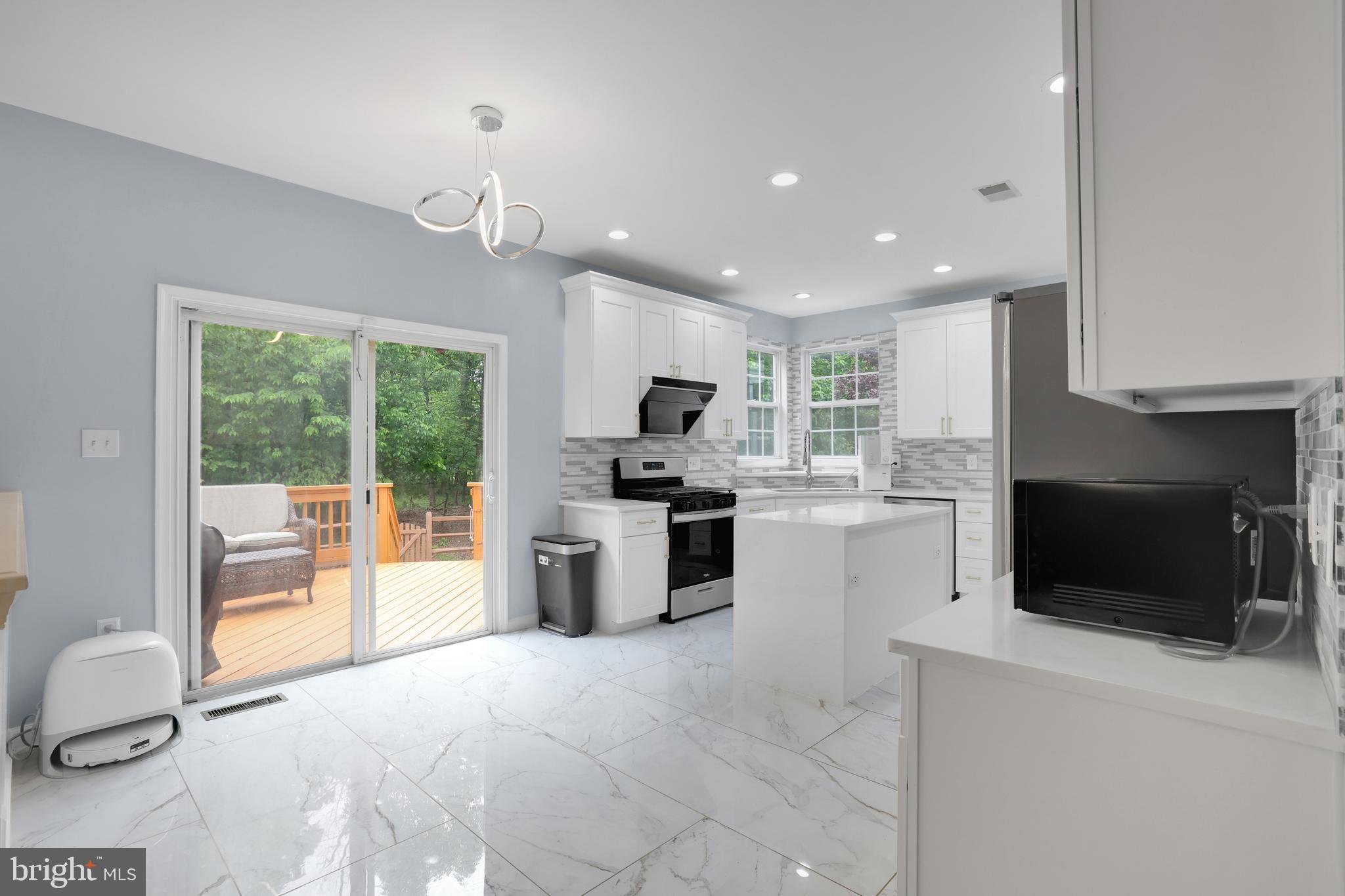 ASHBURN VILLAGE - Residential