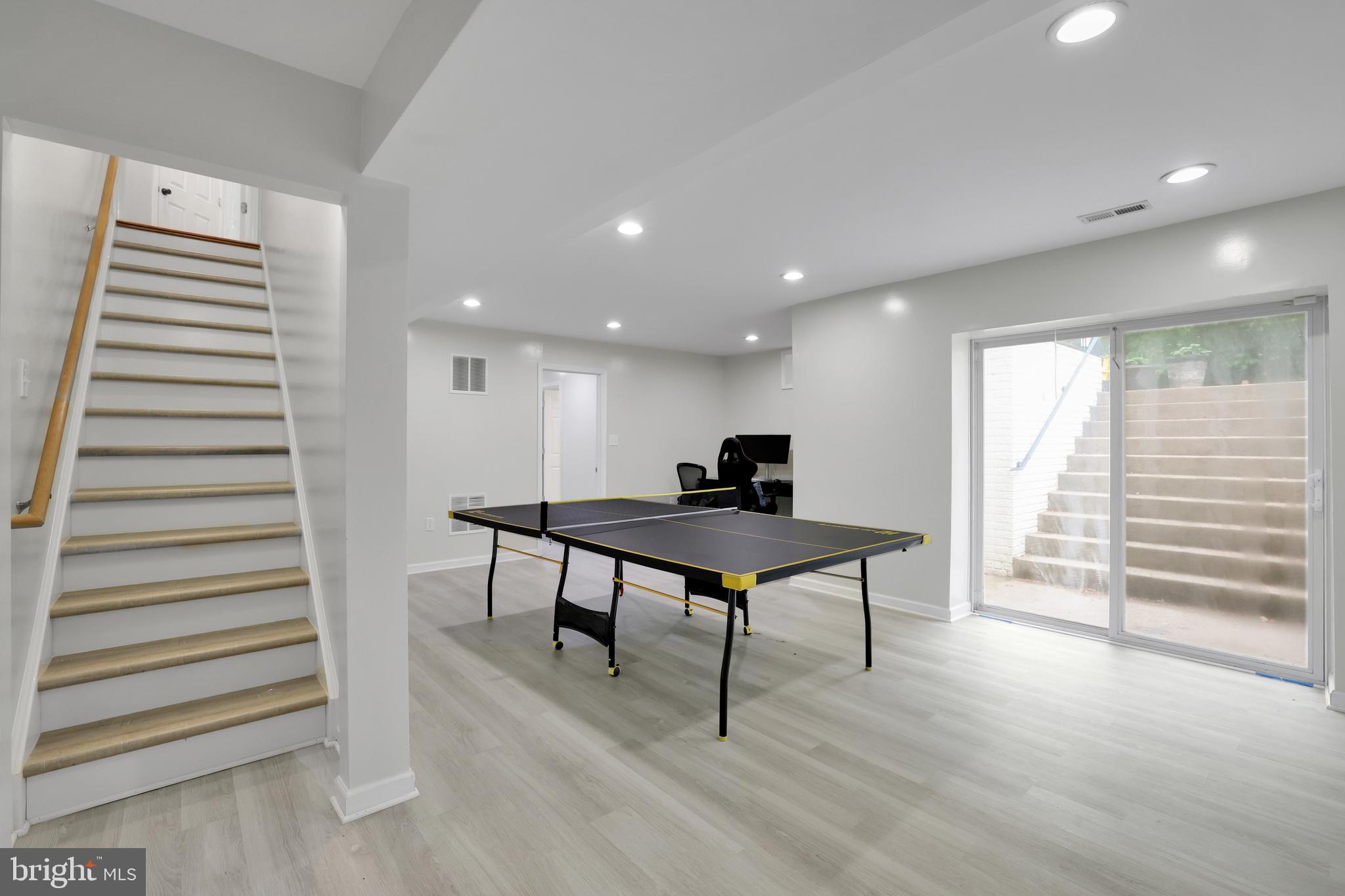 ASHBURN VILLAGE - Residential