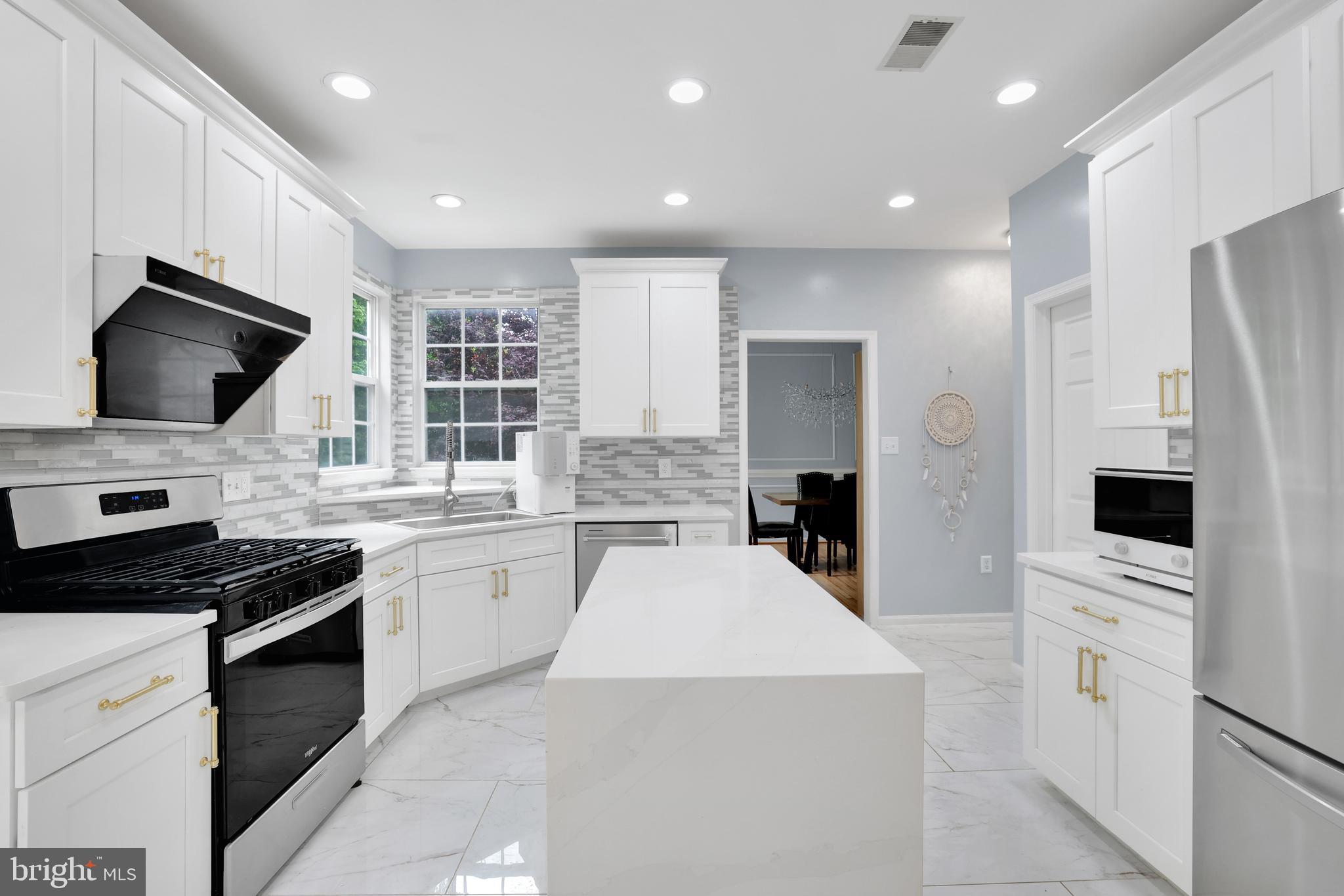 ASHBURN VILLAGE - Residential