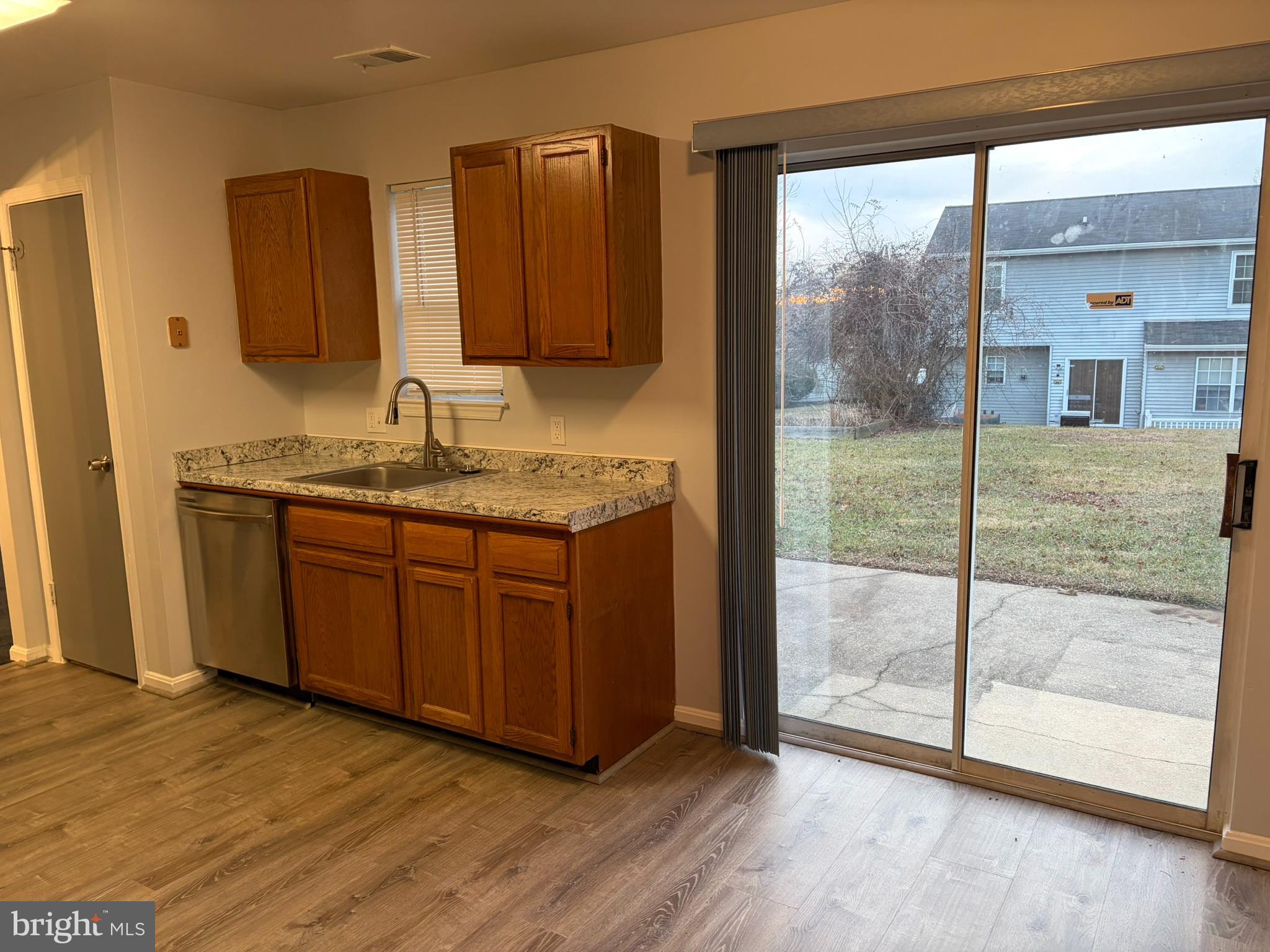 CONSTANT FRIENDSHIP - Residential Lease