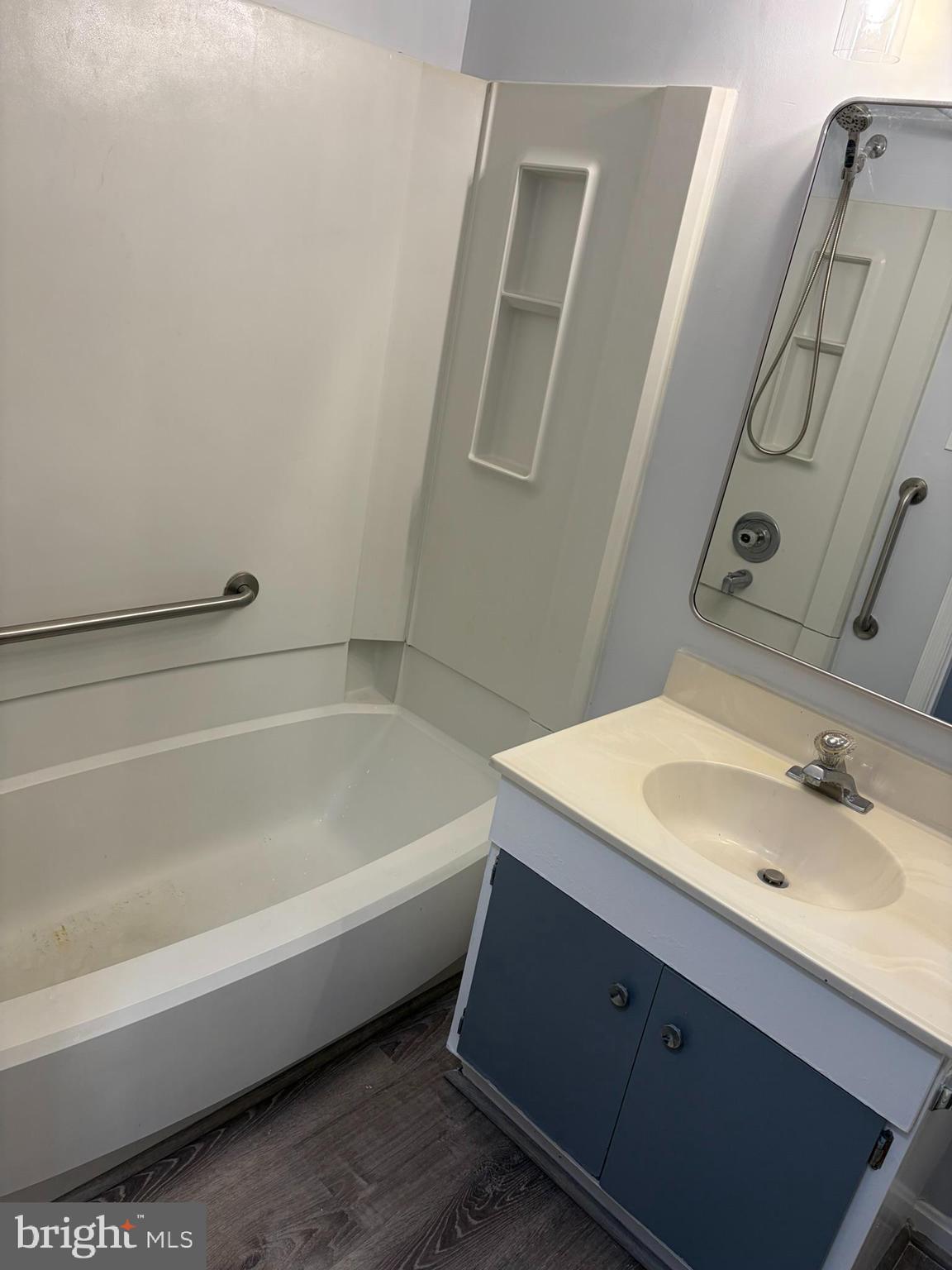 CONSTANT FRIENDSHIP - Residential Lease