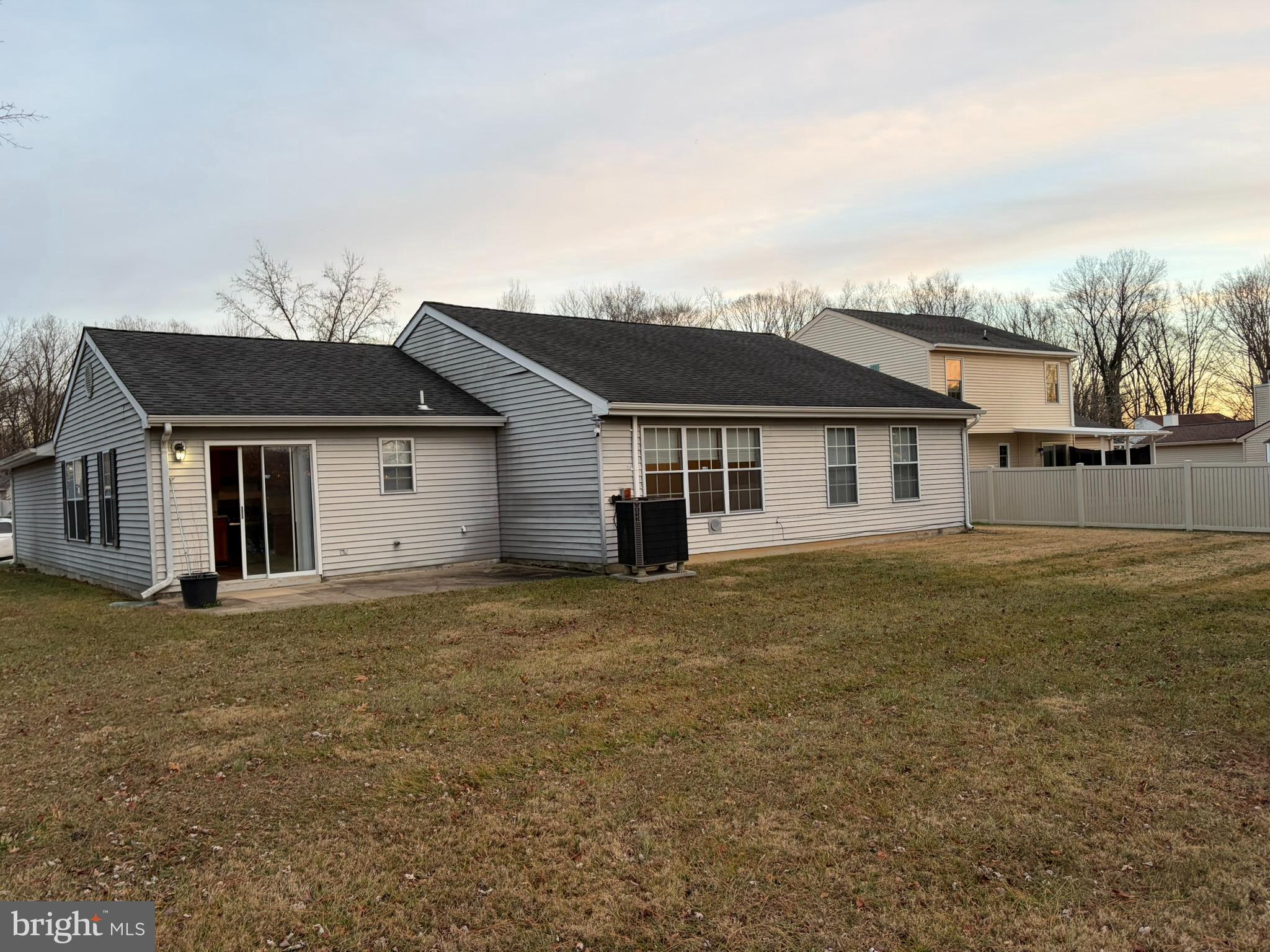 CONSTANT FRIENDSHIP - Residential Lease