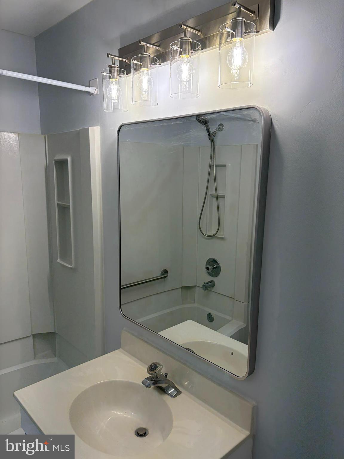 CONSTANT FRIENDSHIP - Residential Lease