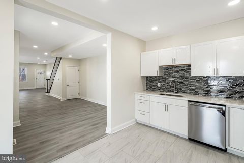 Townhouse For Sale - 244 Conover Street<br/> BURLINGTON, NJ 08016