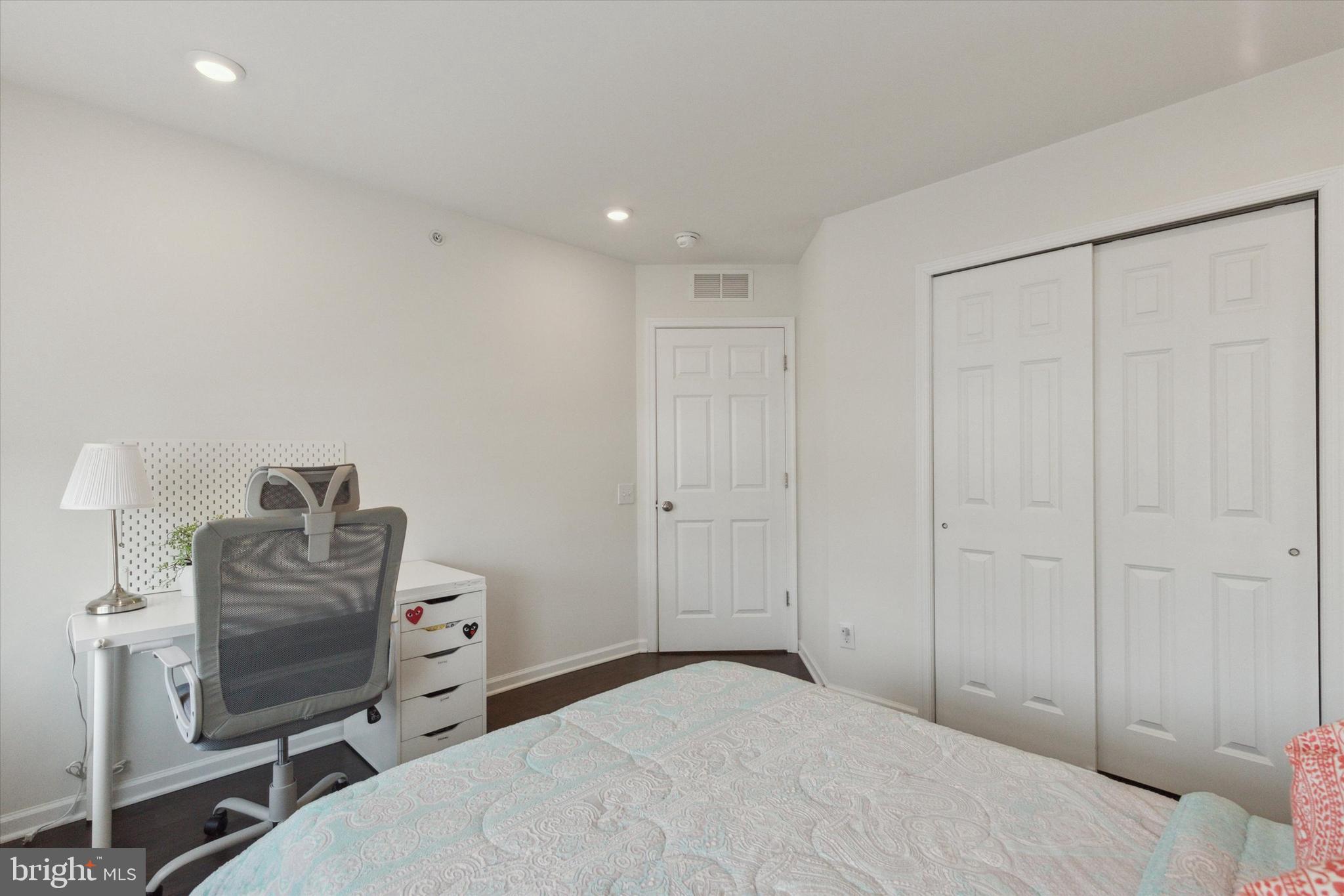 TALL OAKS - Residential