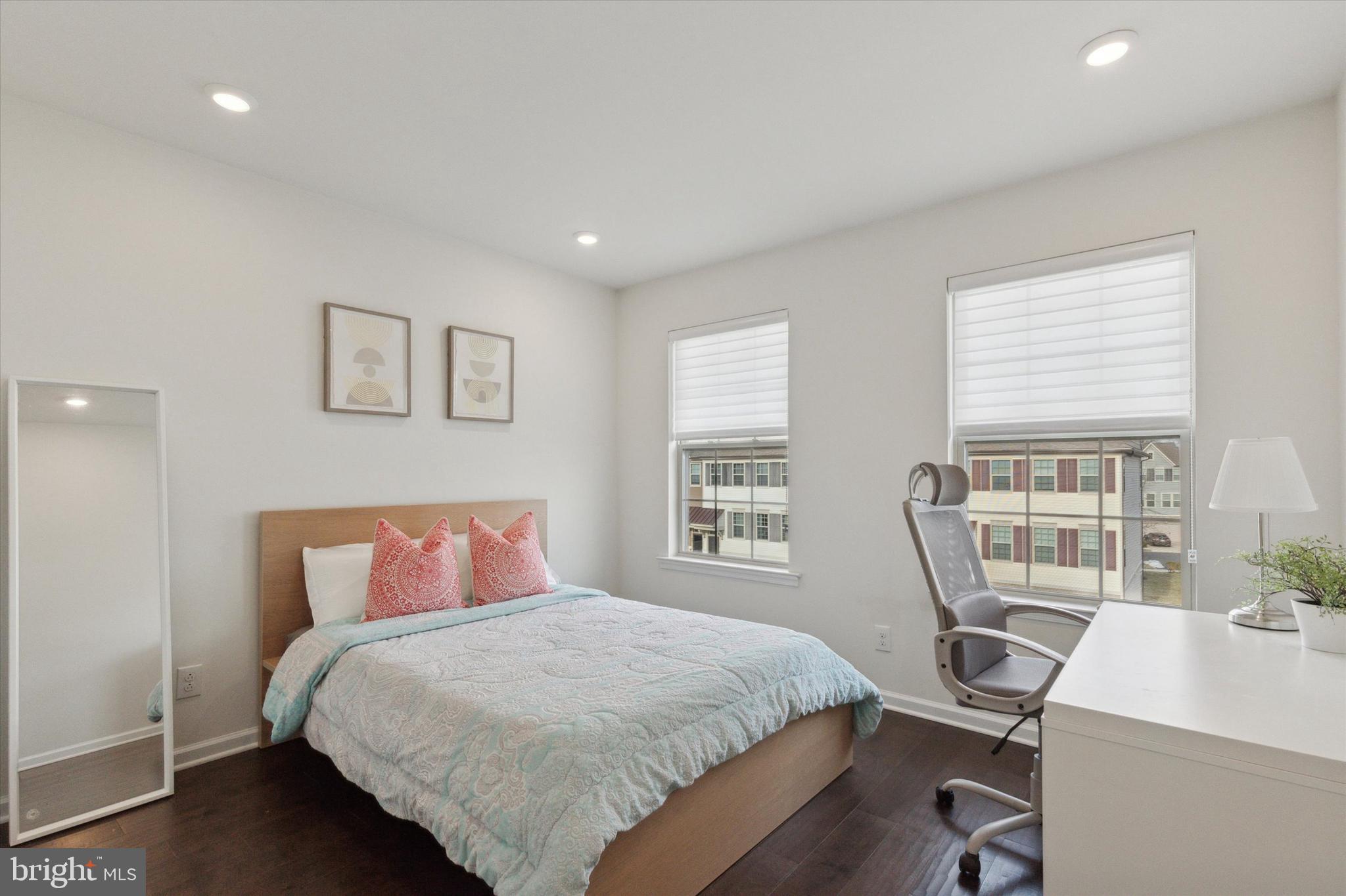 TALL OAKS - Residential