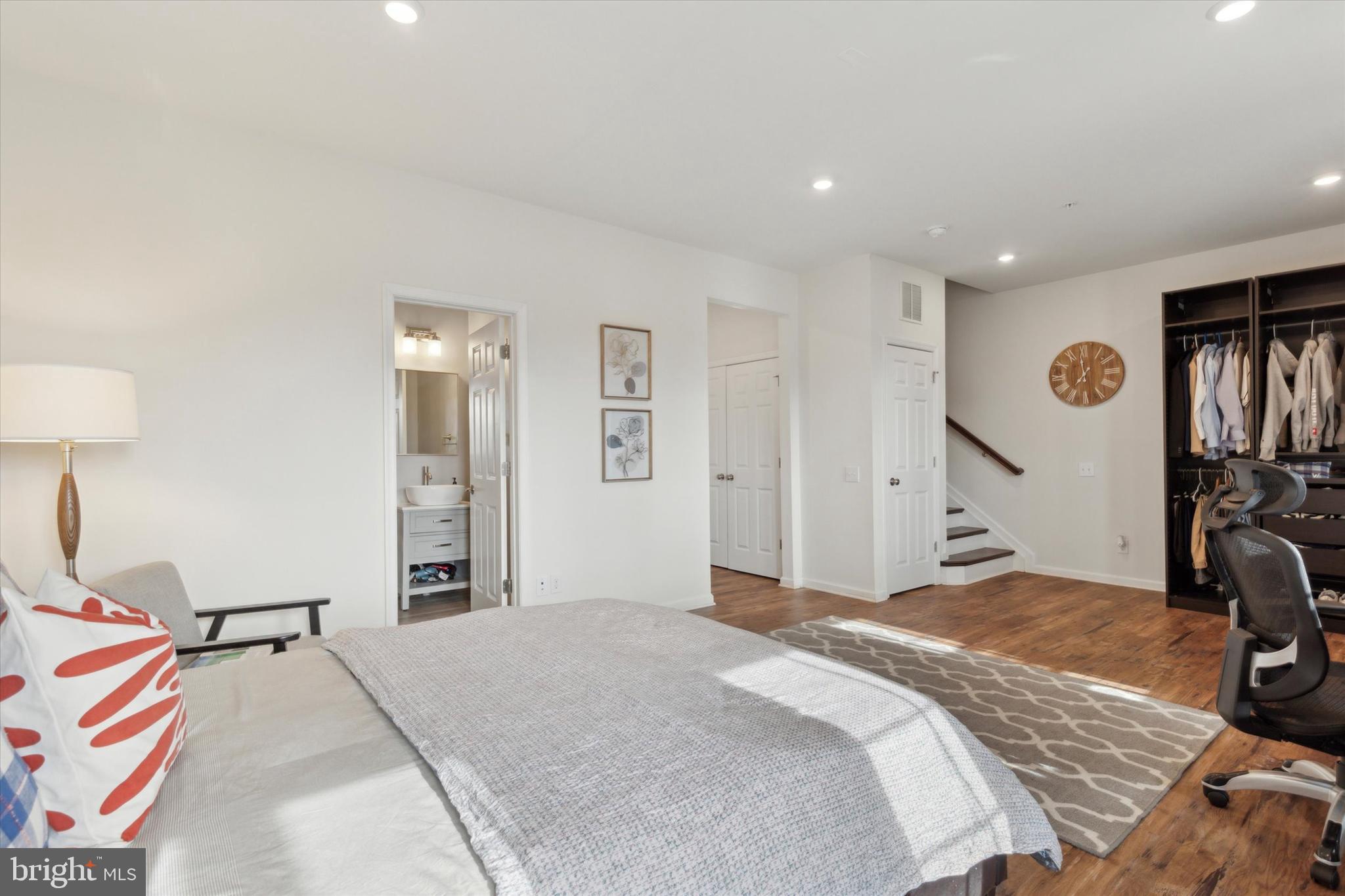 TALL OAKS - Residential