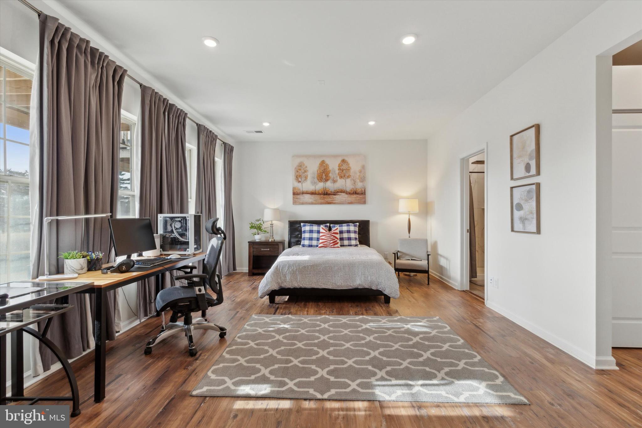 TALL OAKS - Residential