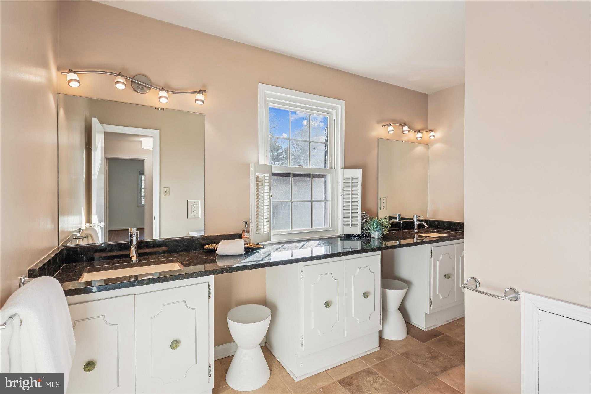 MONTROSE WOODS - Residential