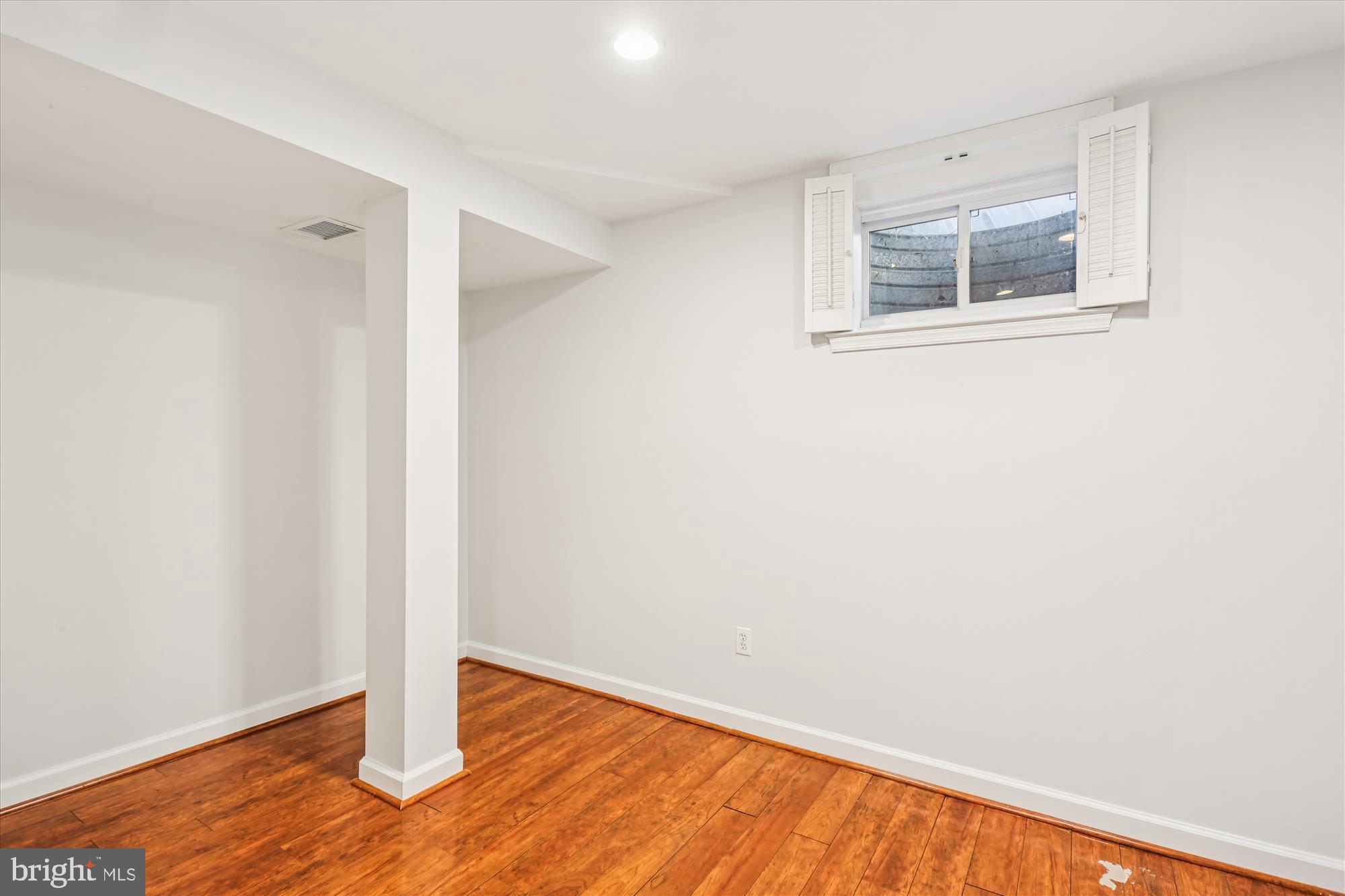 MONTROSE WOODS - Residential