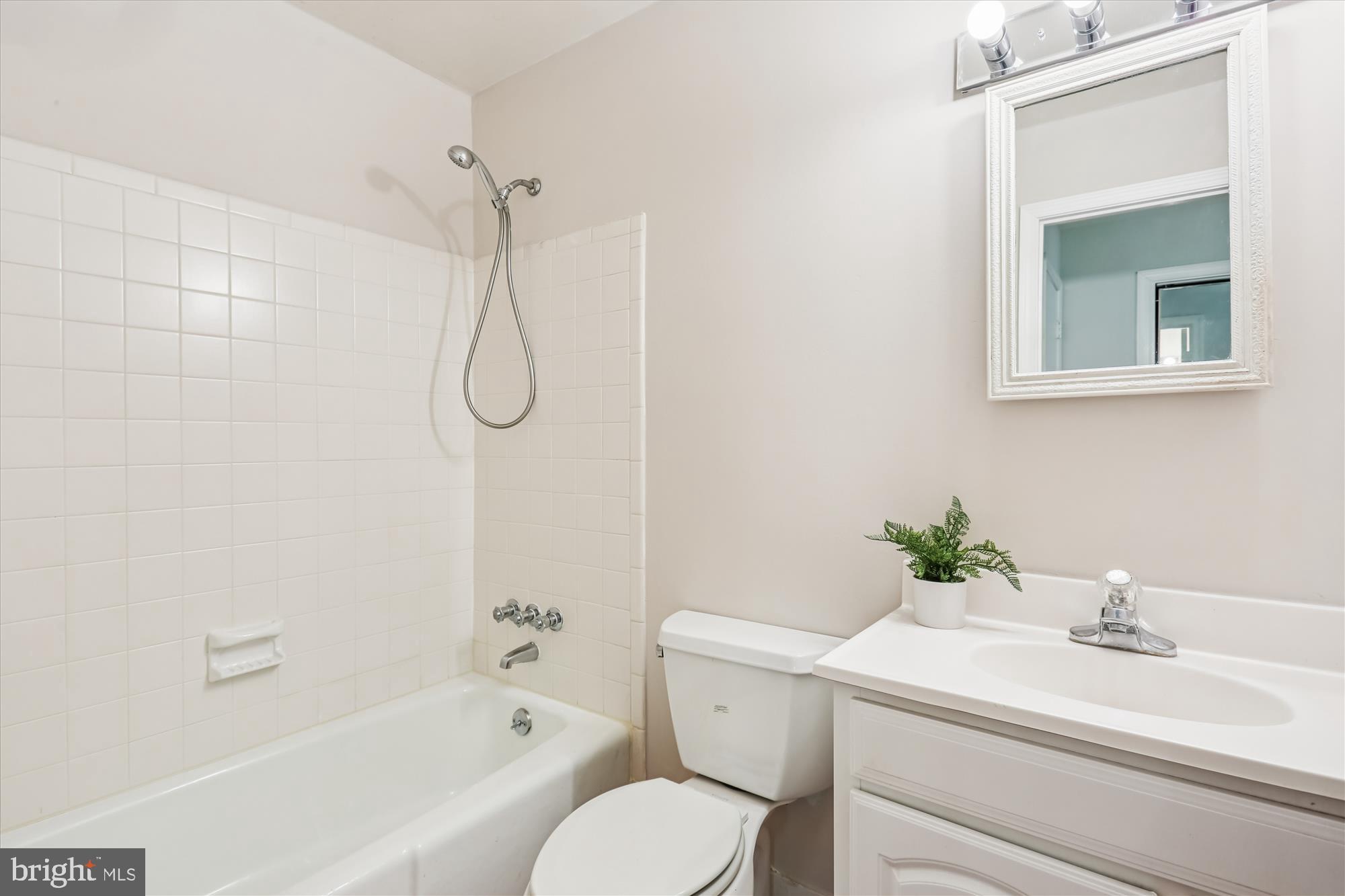 MONTROSE WOODS - Residential