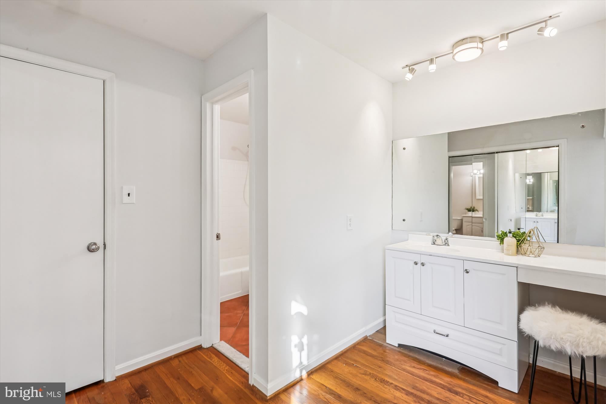 MONTROSE WOODS - Residential