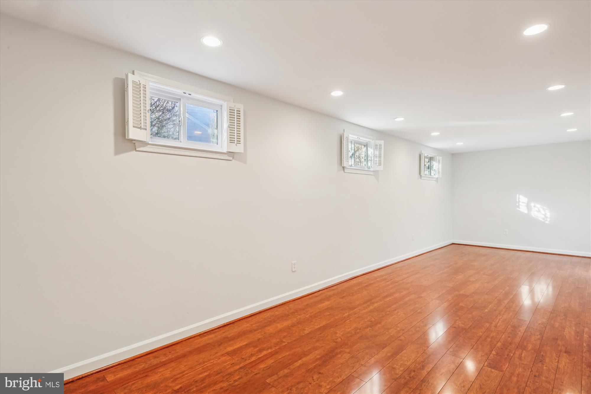 MONTROSE WOODS - Residential