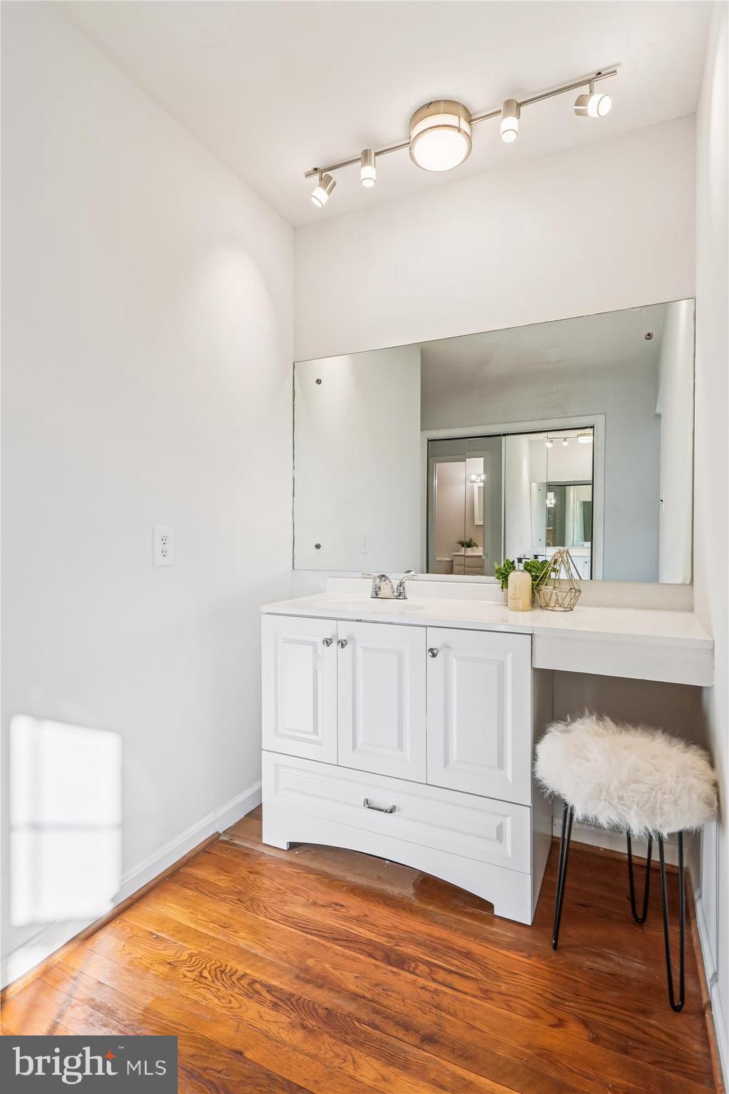 MONTROSE WOODS - Residential