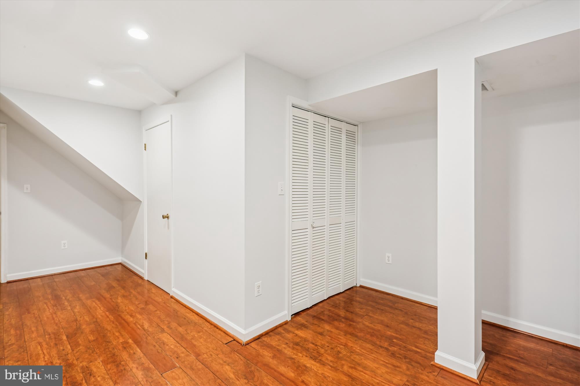 MONTROSE WOODS - Residential