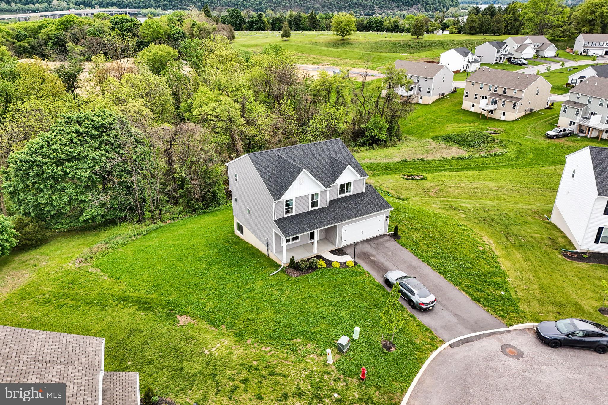 8 WESTON CIR
