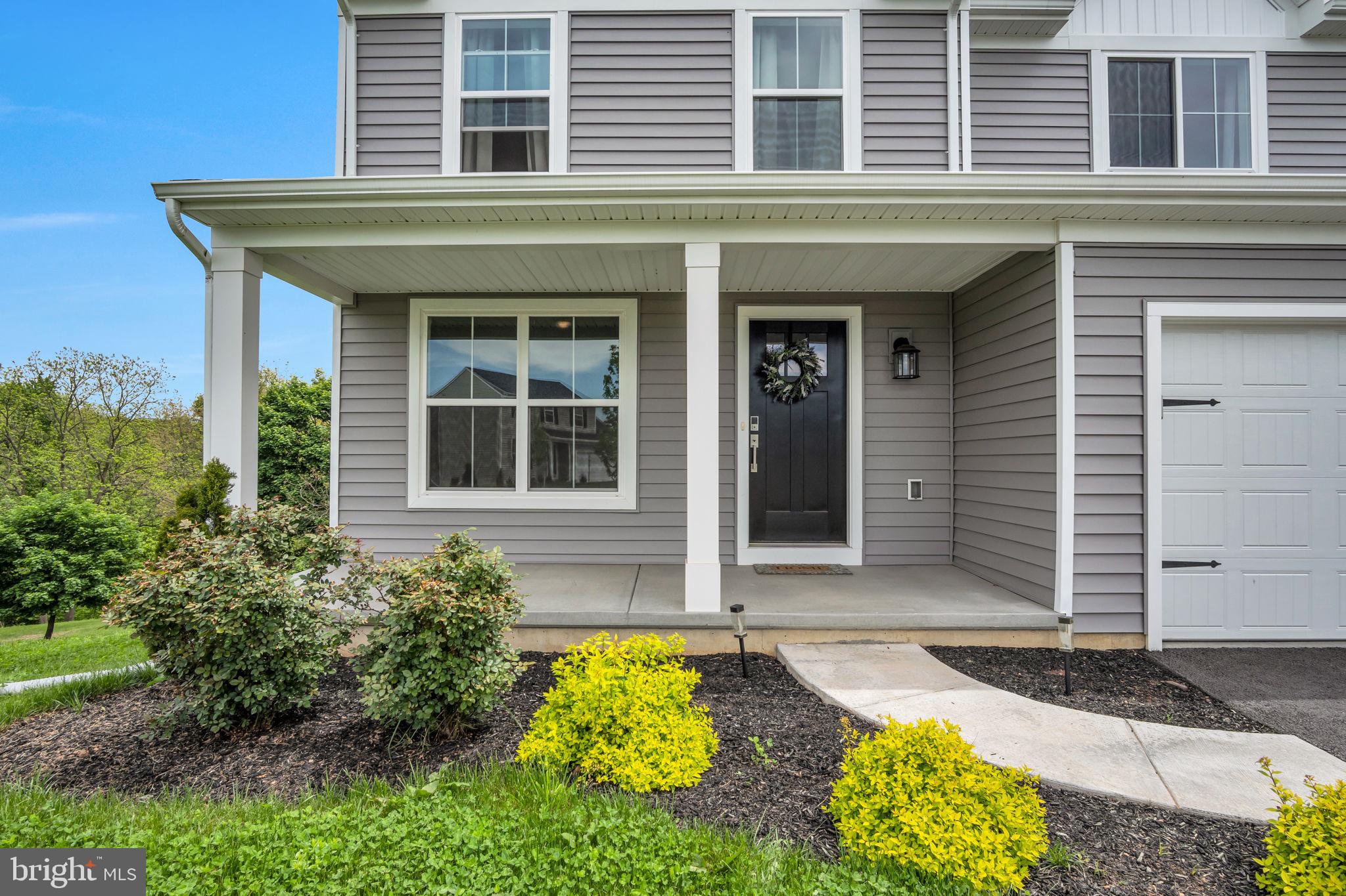 8 WESTON CIR