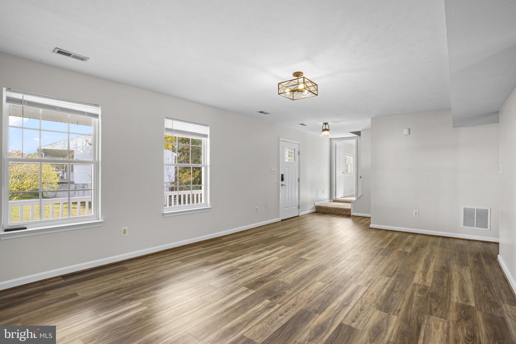 LAUREL GLEN - Residential