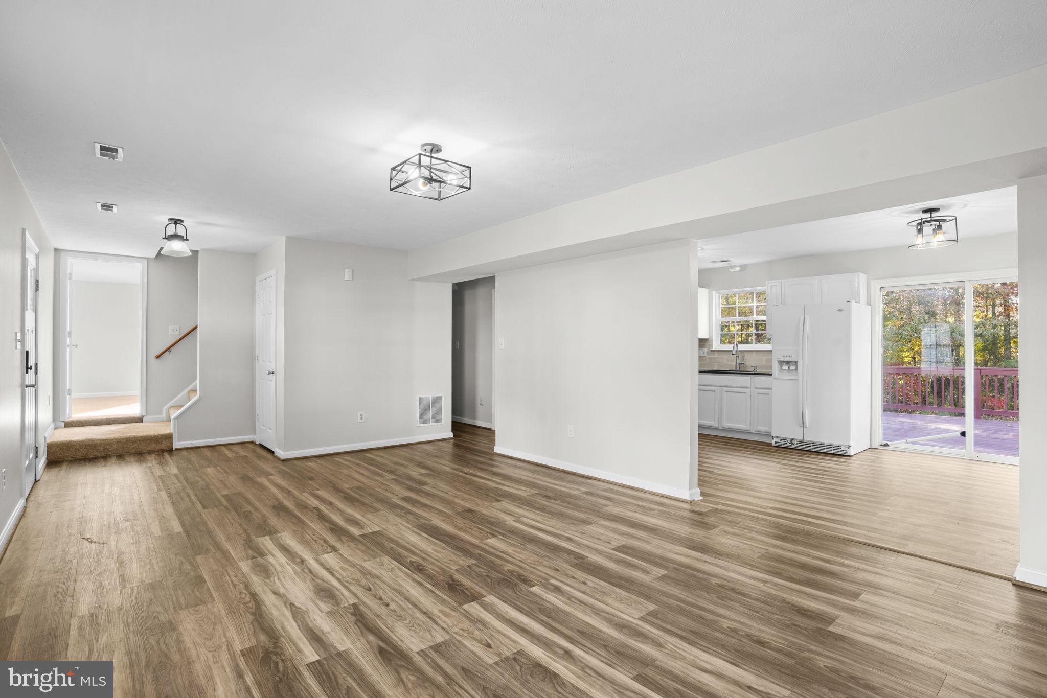 LAUREL GLEN - Residential