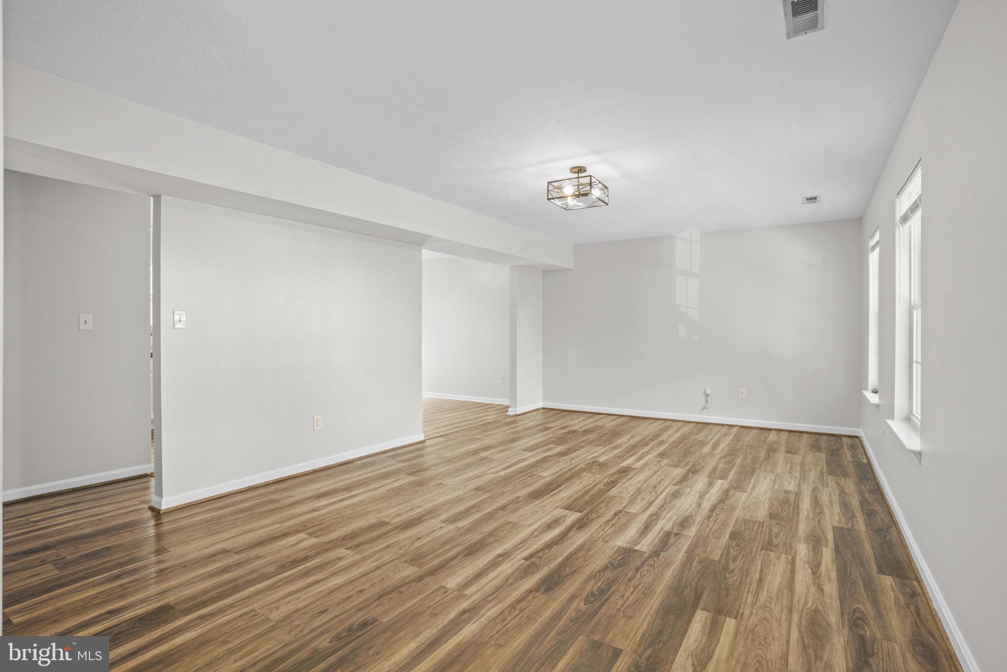 LAUREL GLEN - Residential