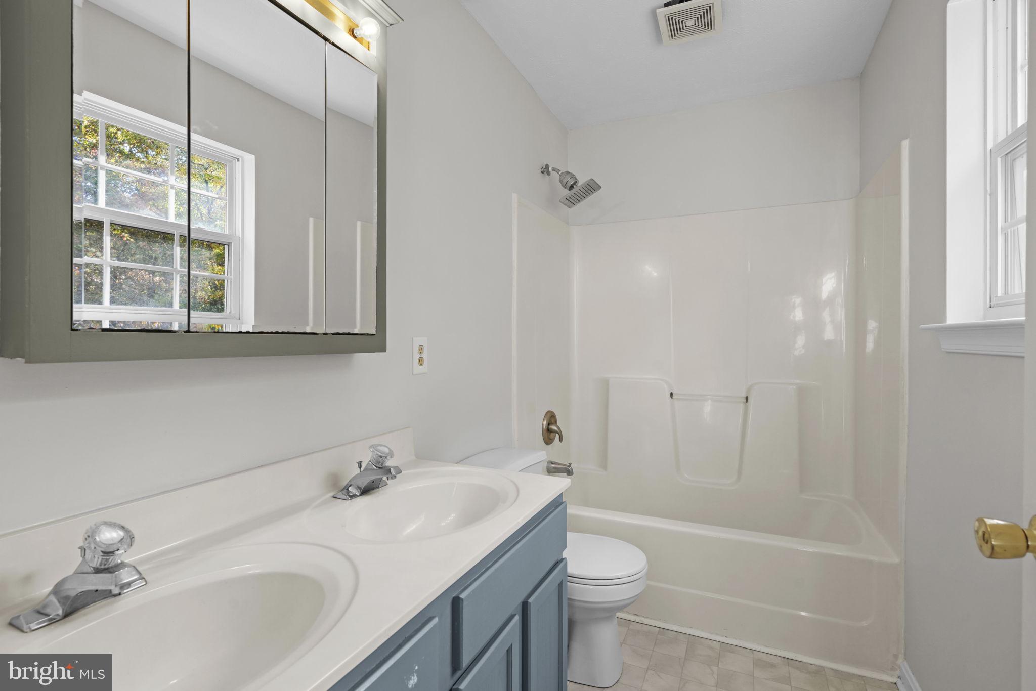 LAUREL GLEN - Residential