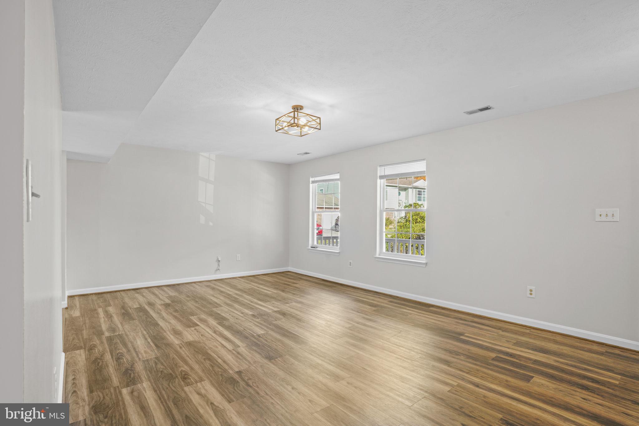 LAUREL GLEN - Residential