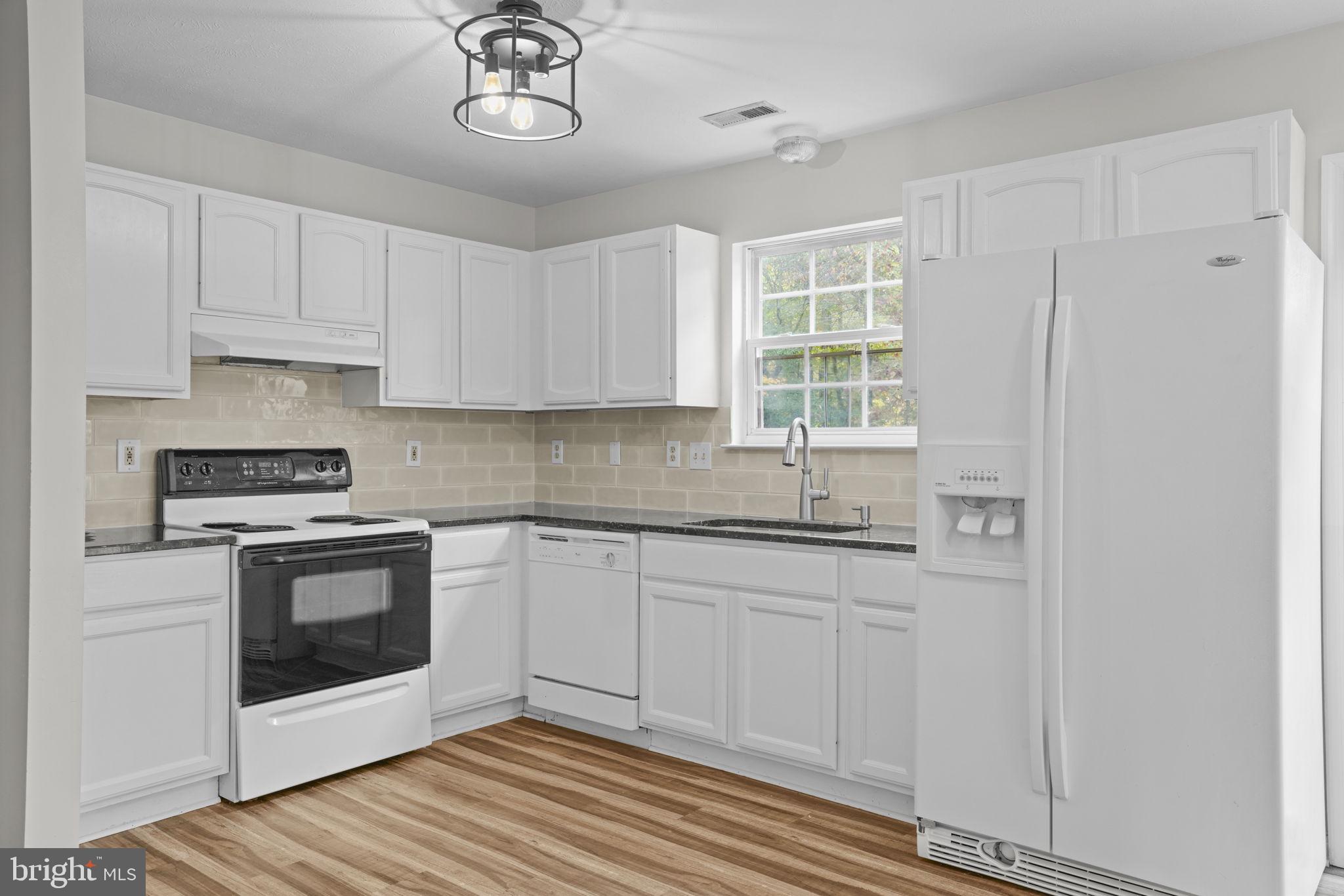 LAUREL GLEN - Residential