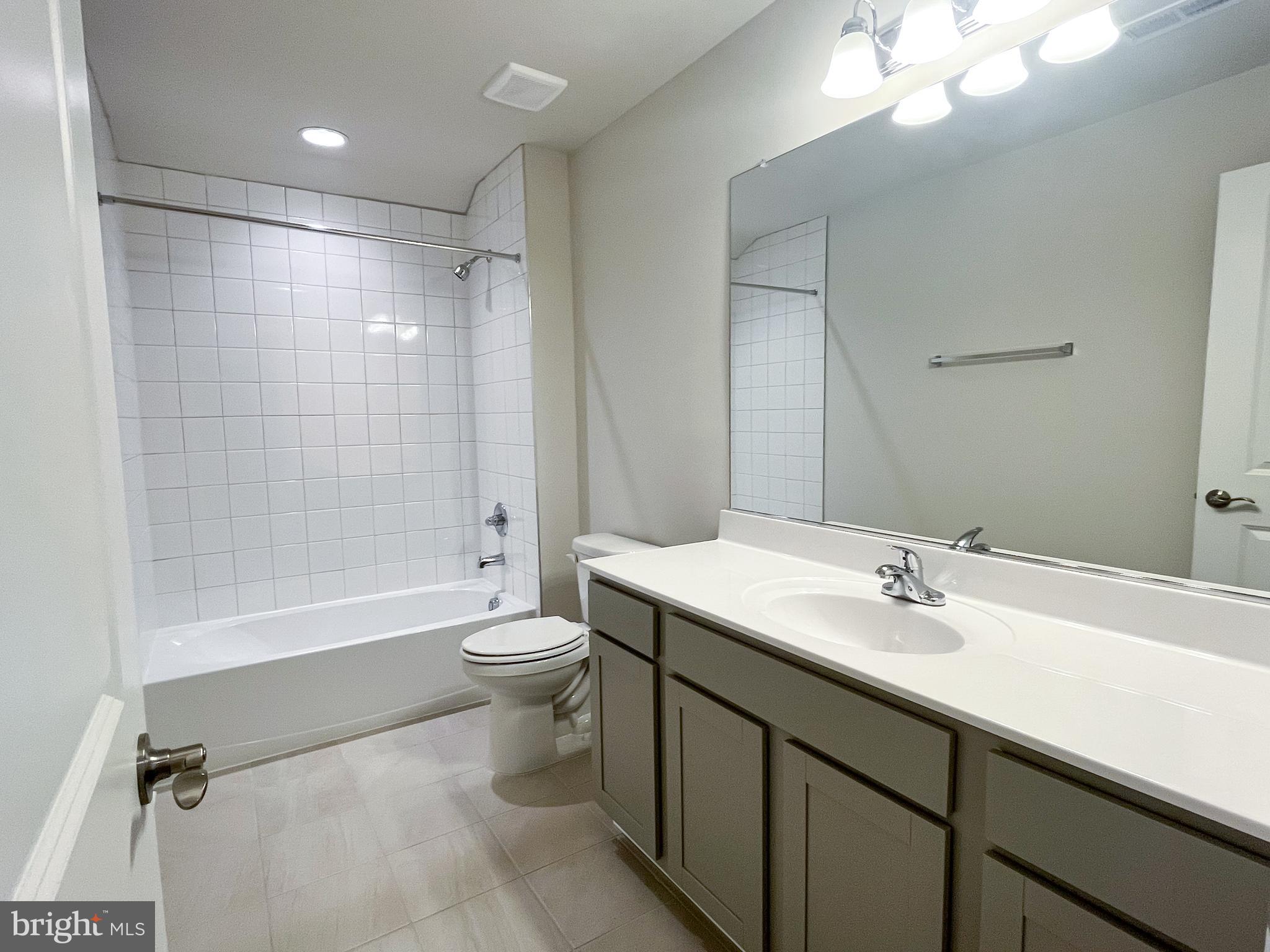 HIATT POINTE AT SNOWDEN BRIDGE - Residential