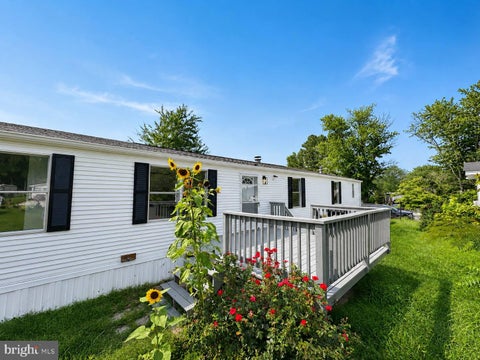 Mobile Home For Sale - 114 Berts Drive<br/> LOTHIAN, MD 20711