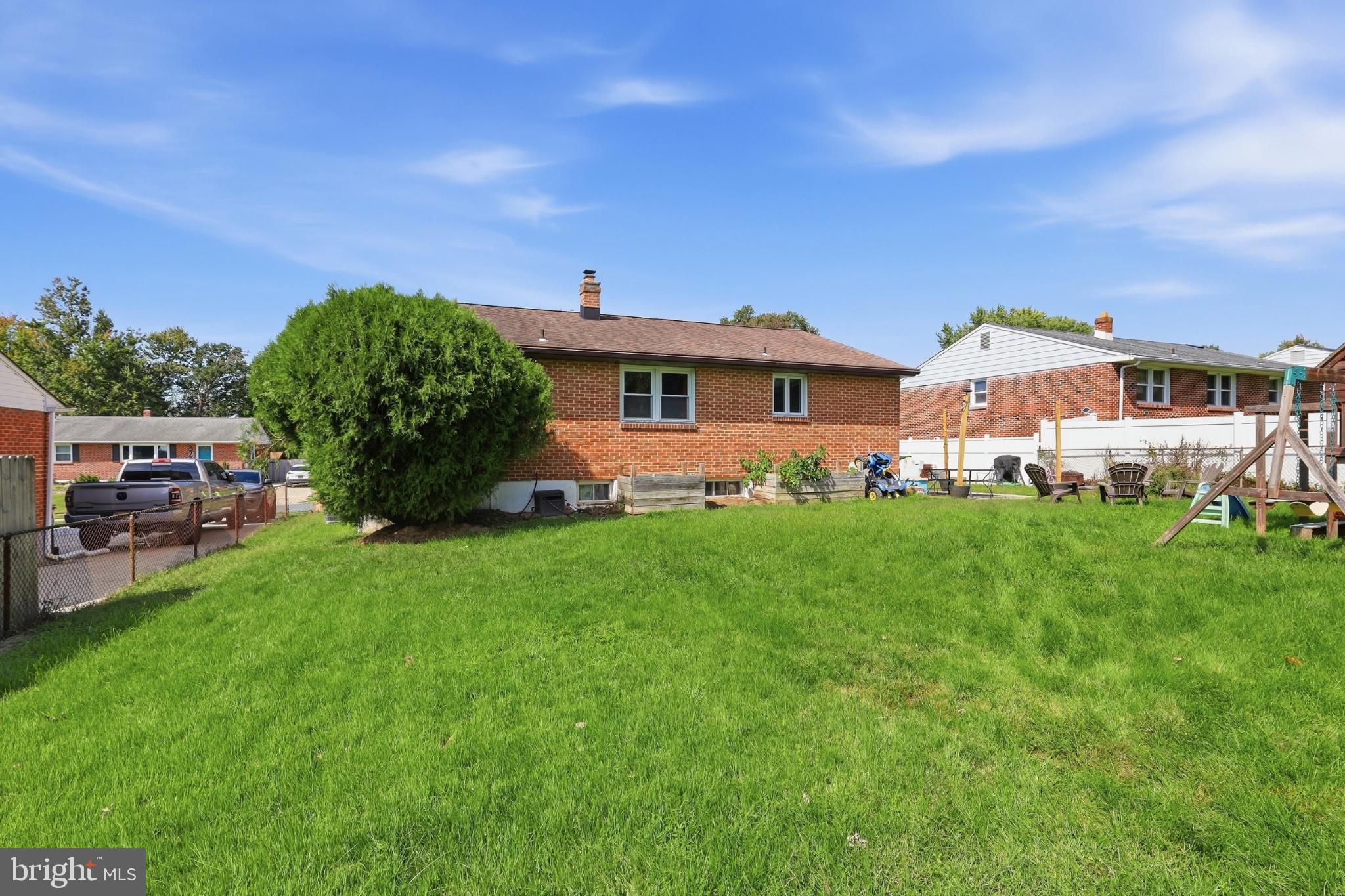 32 TIVERTON CIRCLE