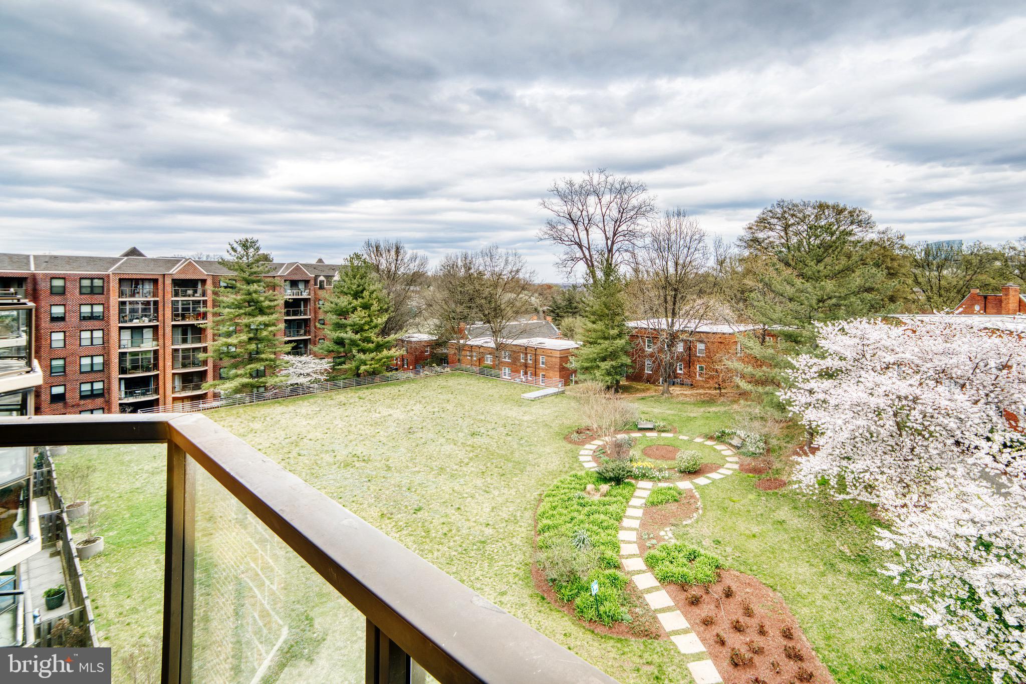 ASTORIA - Residential Lease