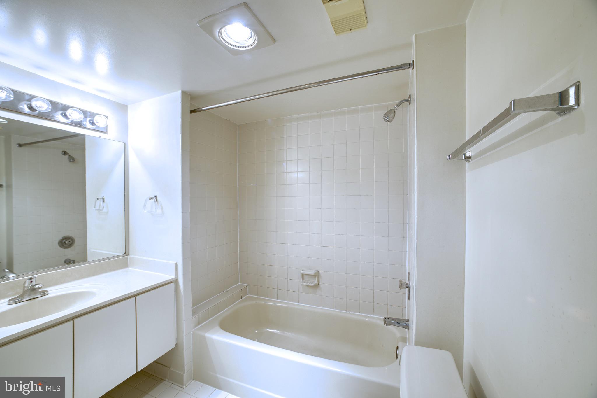 ASTORIA - Residential Lease