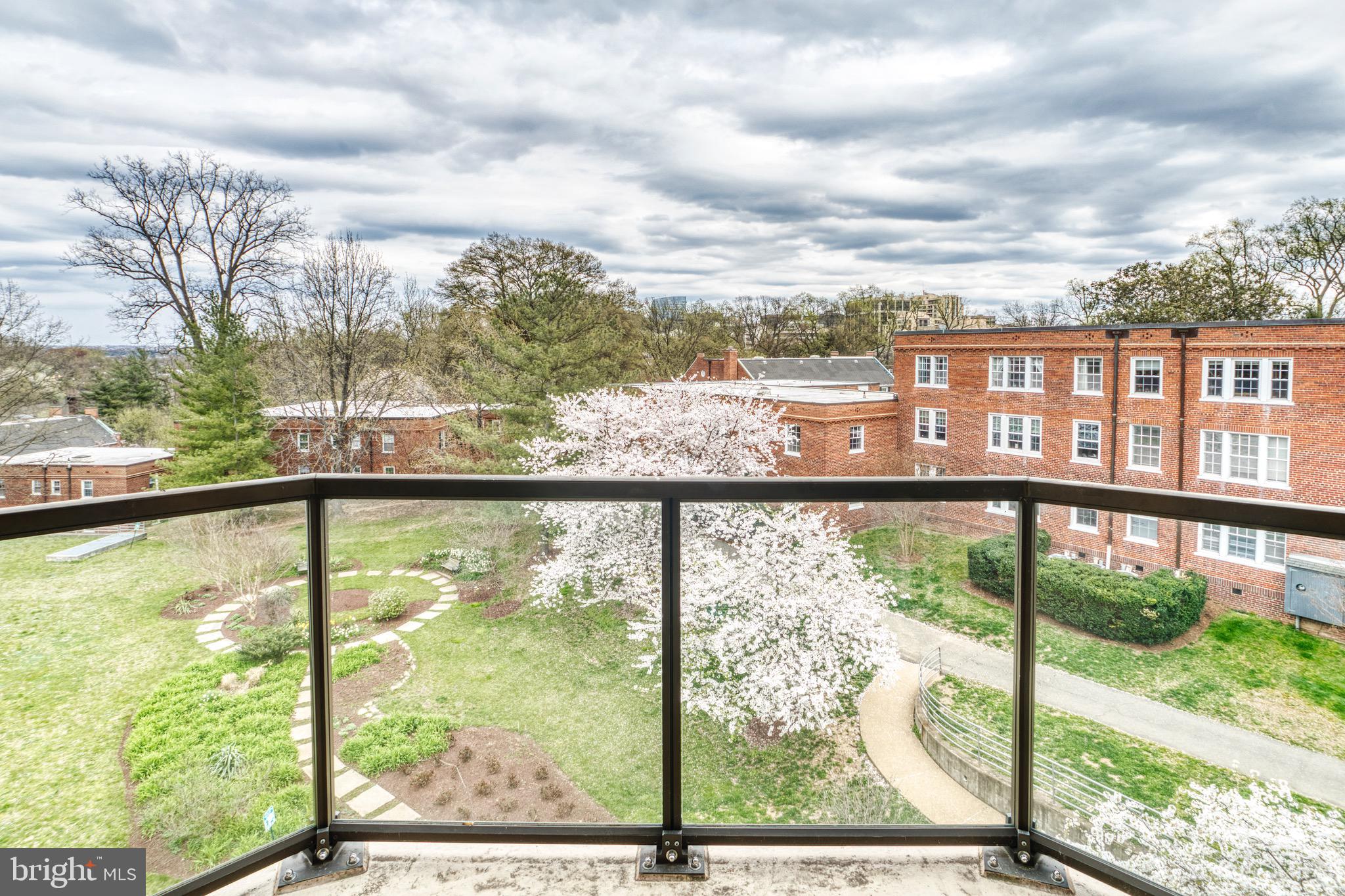 ASTORIA - Residential Lease