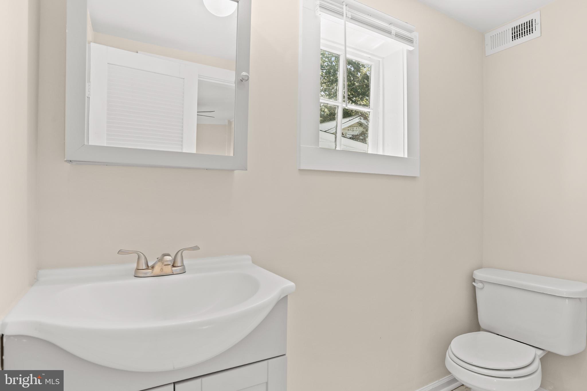 COLONIAL BEACH - Residential