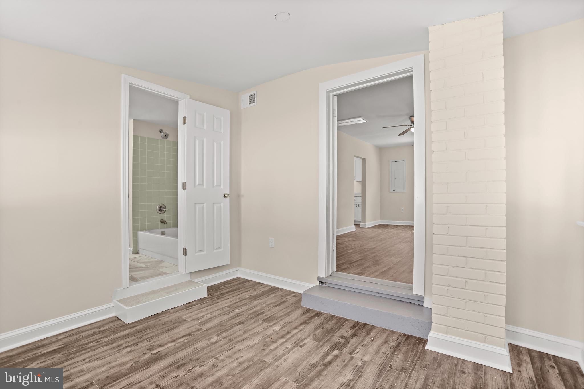 COLONIAL BEACH - Residential