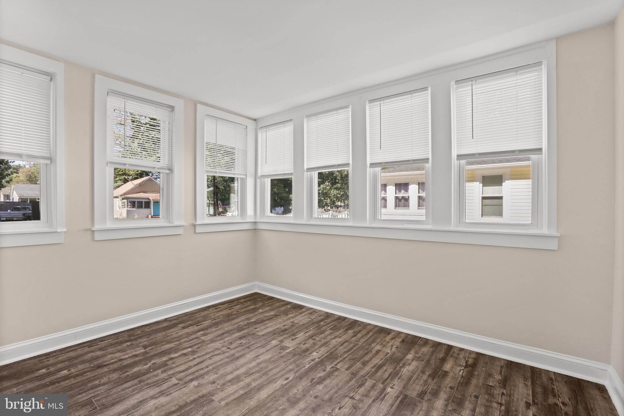 COLONIAL BEACH - Residential