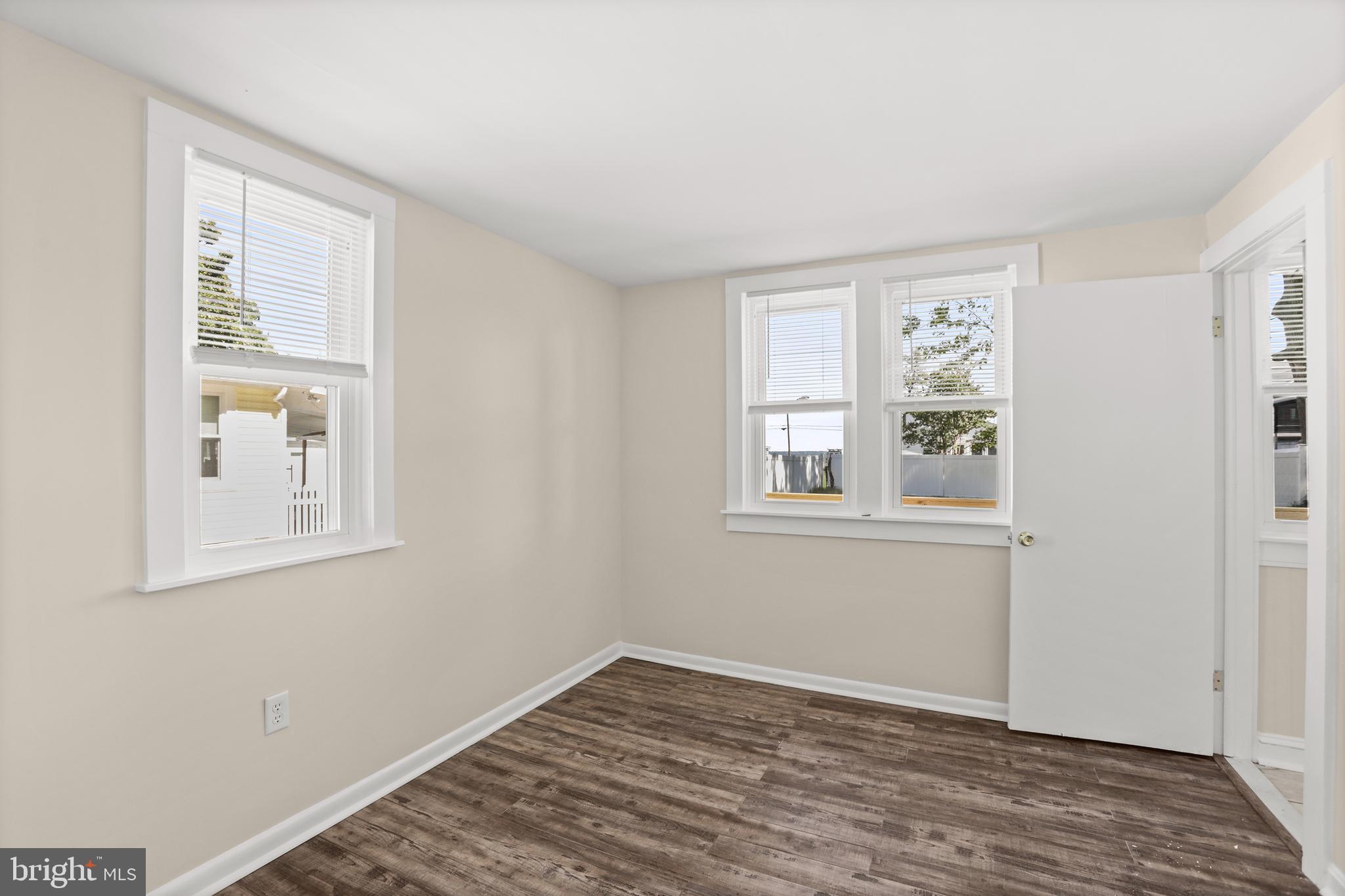 COLONIAL BEACH - Residential