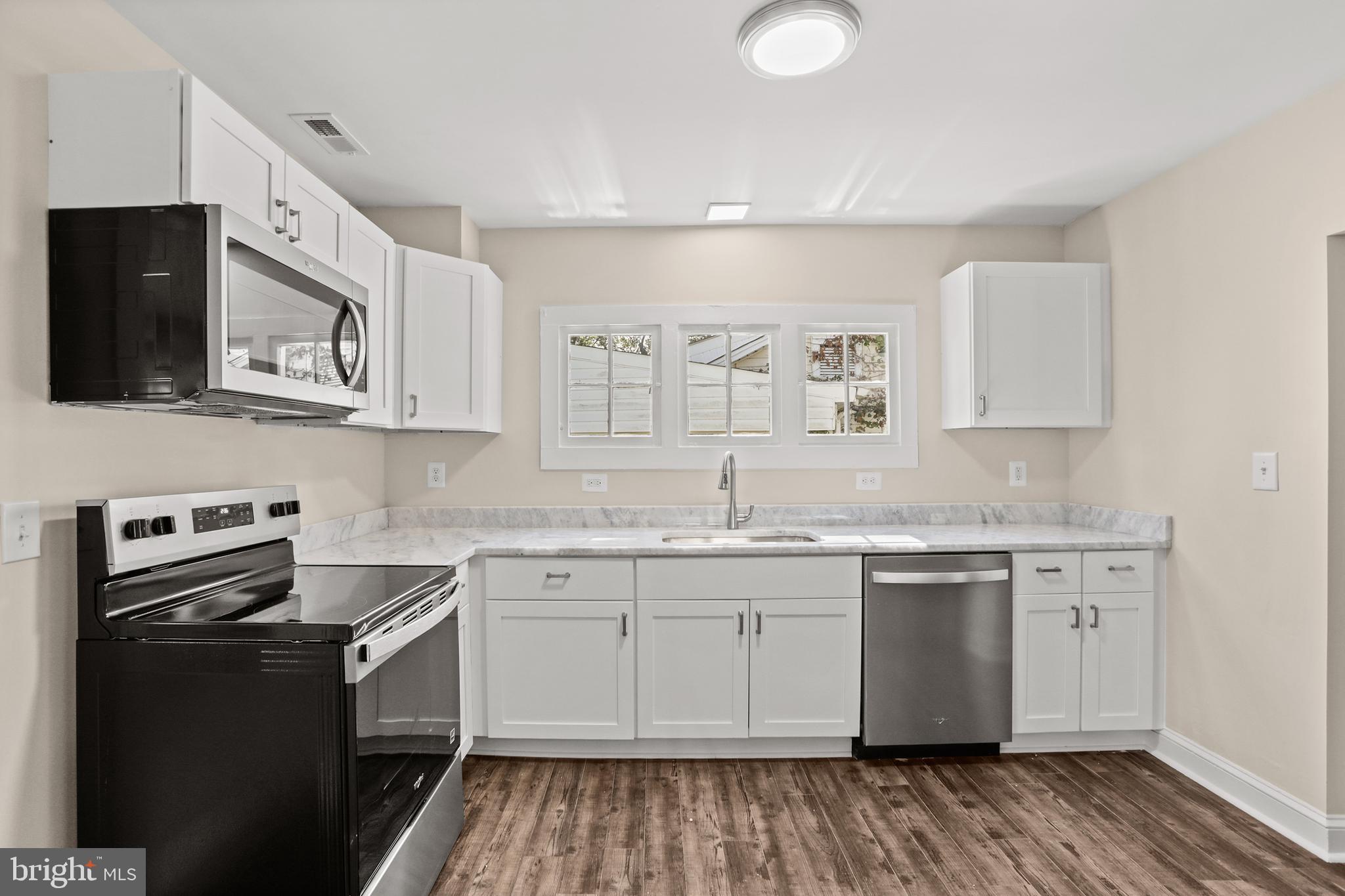 COLONIAL BEACH - Residential