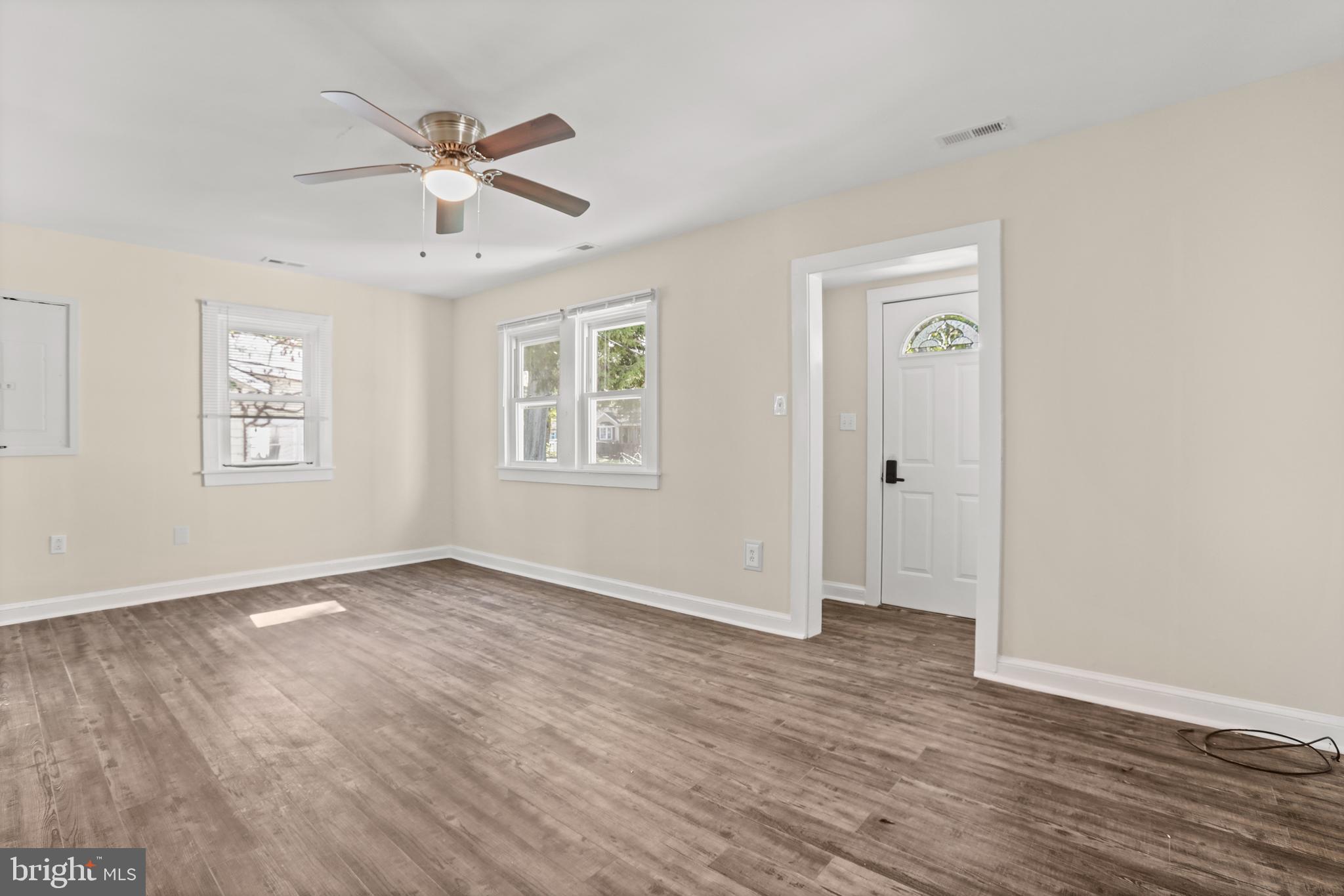 COLONIAL BEACH - Residential