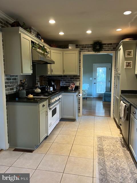 NORTH SHORE COURT - Residential