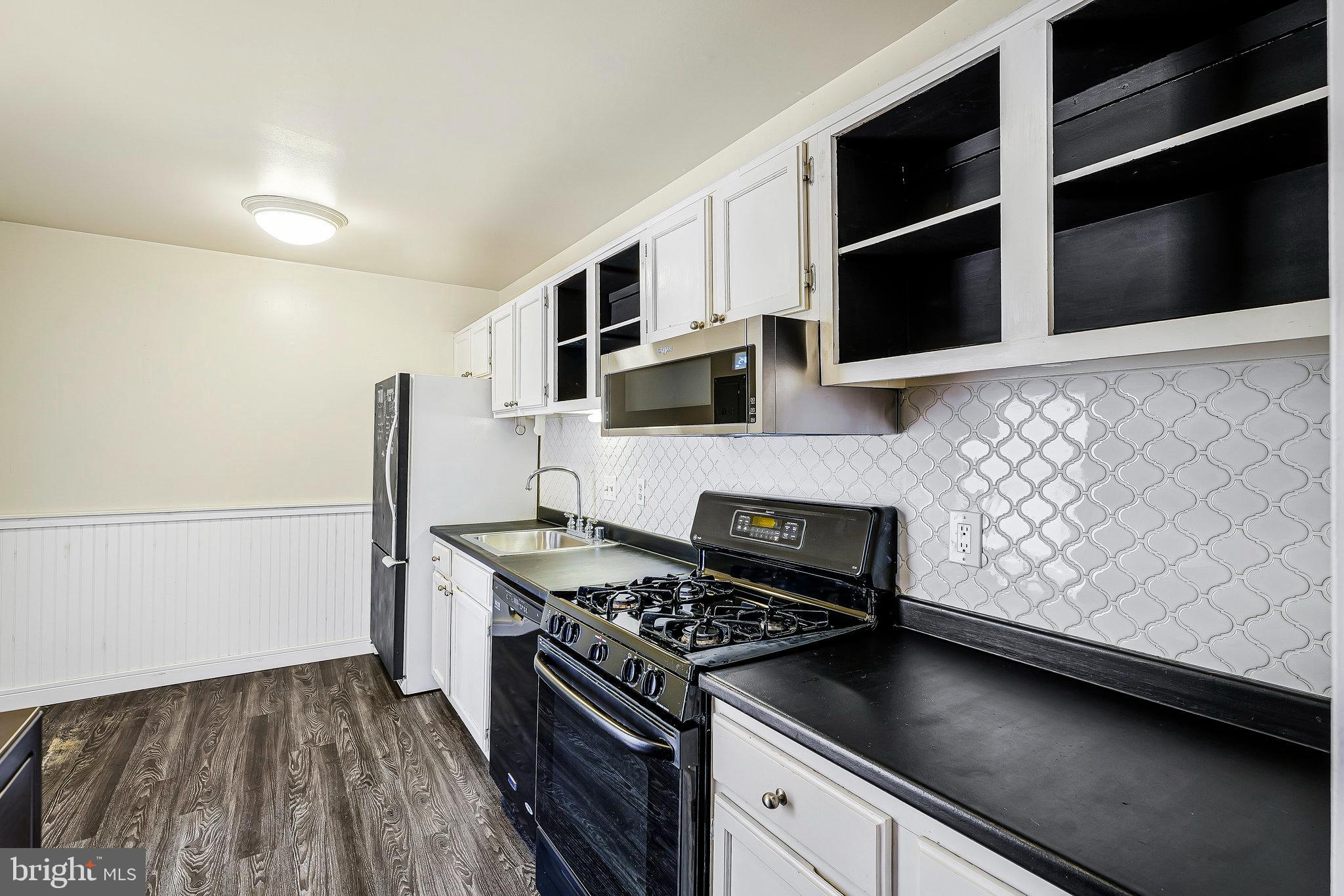 HUNTERS WOODS VILLAGE - Residential