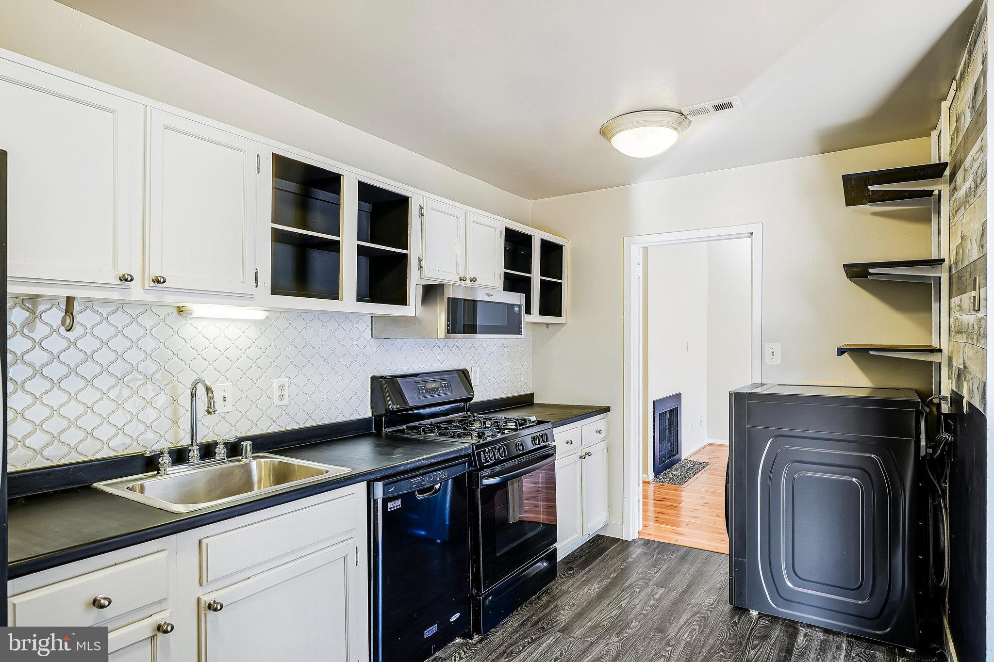 HUNTERS WOODS VILLAGE - Residential