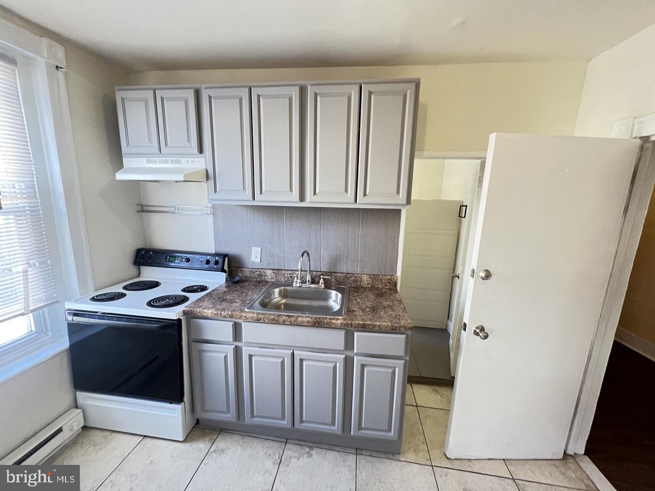 📌FIRST MONTH RENT FREE. Only Need Security Deposit and One (1) Months Rent for Move In.
Looking for a cozy place in Germantown? This 1-bed, 1-bath apartment at 176 W Manheim Ave is conveniently located near highways and public transportation, making it easy to get around.
Don’t miss out – reach out today to schedule your tour!