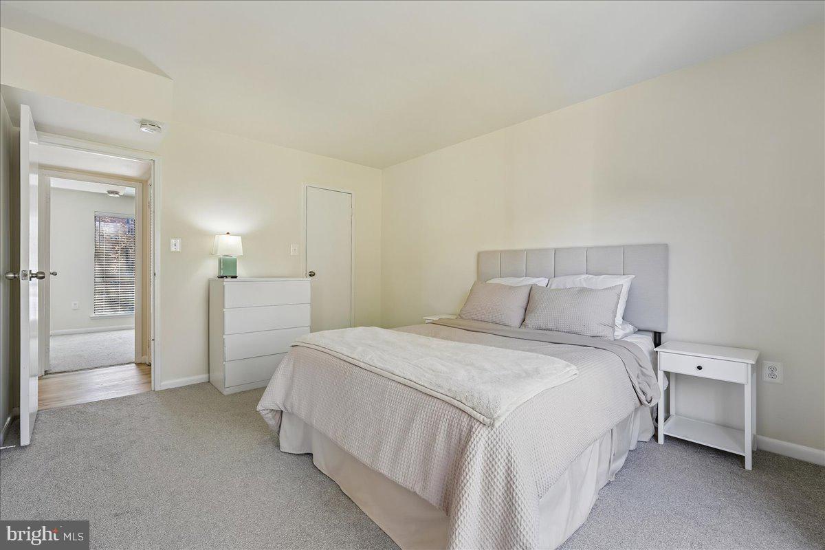 CAMELBACK VILLAGE - Residential