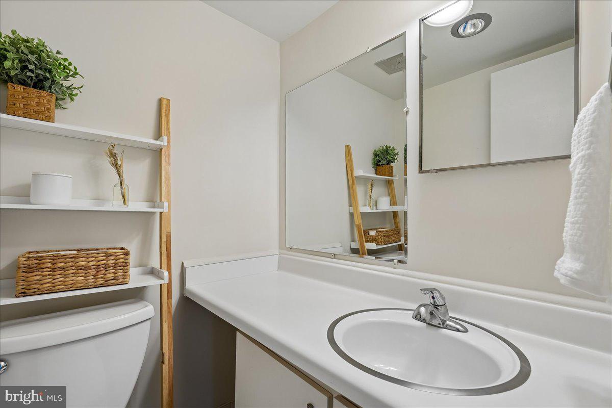 CAMELBACK VILLAGE - Residential