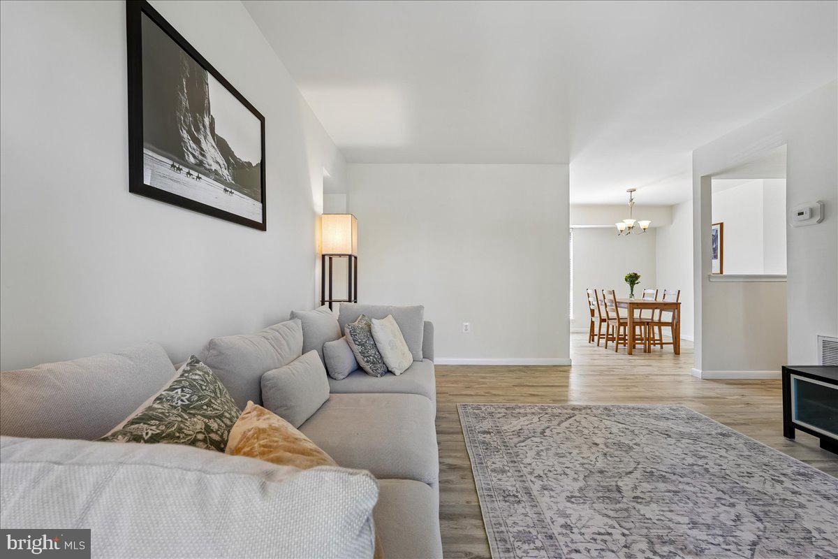 CAMELBACK VILLAGE - Residential