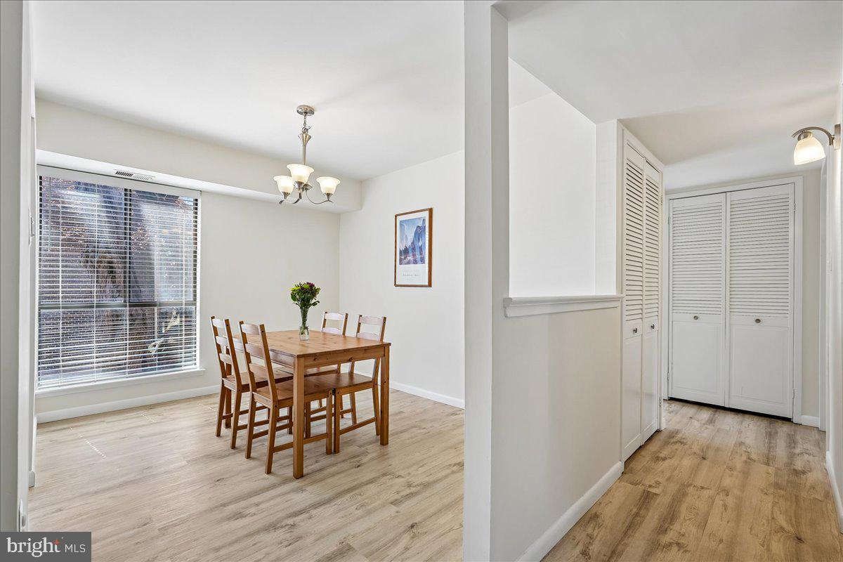 CAMELBACK VILLAGE - Residential