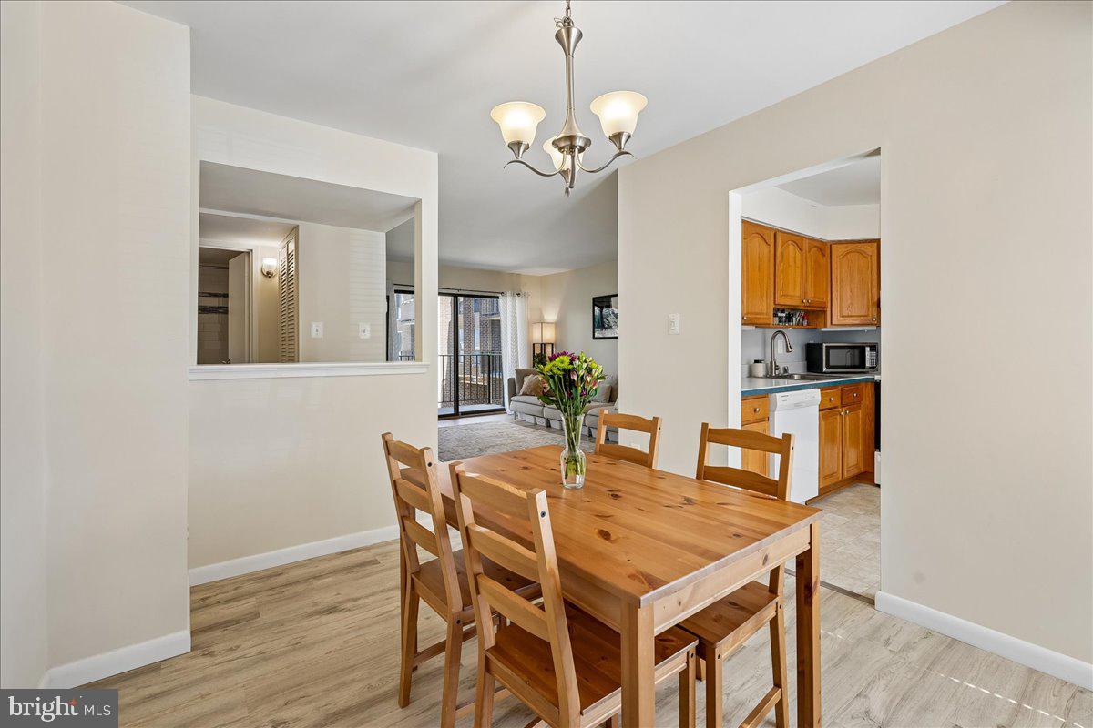 CAMELBACK VILLAGE - Residential