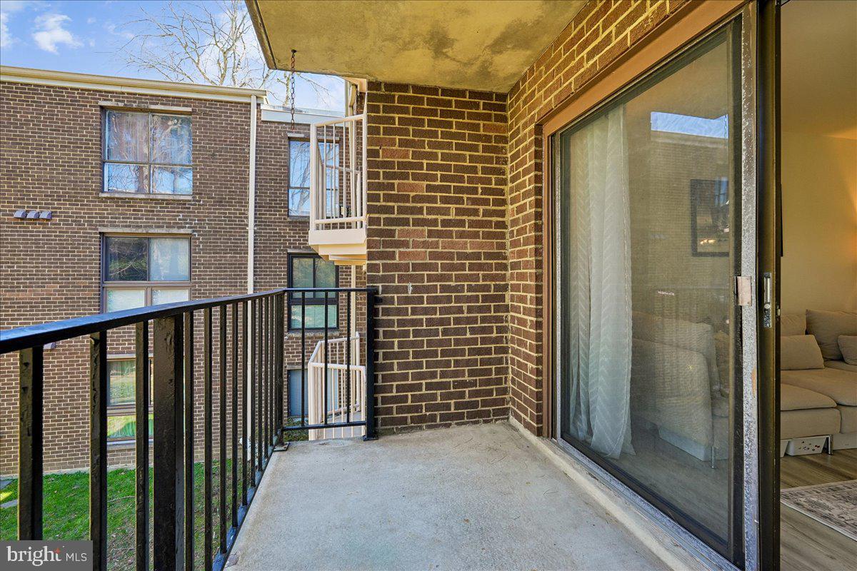 CAMELBACK VILLAGE - Residential